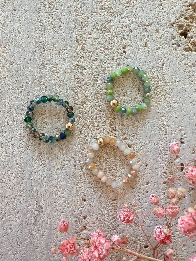 Perlenring Gold Ring Vergoldet Edelstahl Accessoires Minimalistisch Elastisch Geschenk Geschenkidee Perlen Handgemacht von HandmadeLoveByJKnn