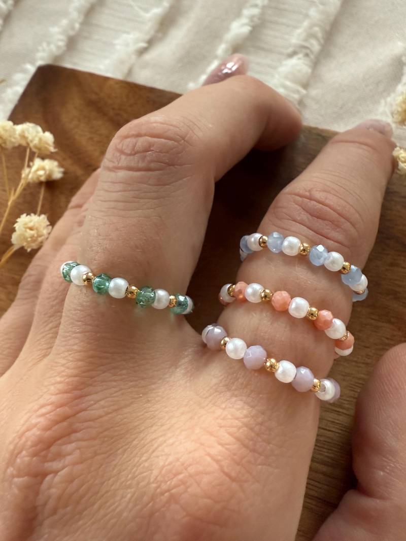 Perlenring Gold Ring Vergoldet Edelstahl Accessoires Minimalistisch Elastisch Geschenk Geschenkidee Perlen Handgemacht Perlenring Gold Ring Vergoldet Edelstahl Accessoires Minimalistisch Elastisch Geschenk Geschenkidee Perlen Handgemacht von HandmadeLoveByJKnn