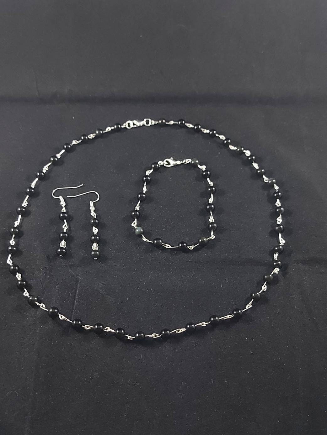 Versilbertes Set Halskette Armband Und Ohrringe Mit Natürlichen Regenbogen Obsidian Edelsteinen, Handgefertigt, Perfekt Für Geschenkideen Versilbertes Set Halskette Armband Und Ohrringe Mit Natürlichen Regenbogen Obsidian Edelsteinen, Handgefertigt, Perfekt Für Geschenkideen von HandmadeMYJewellery