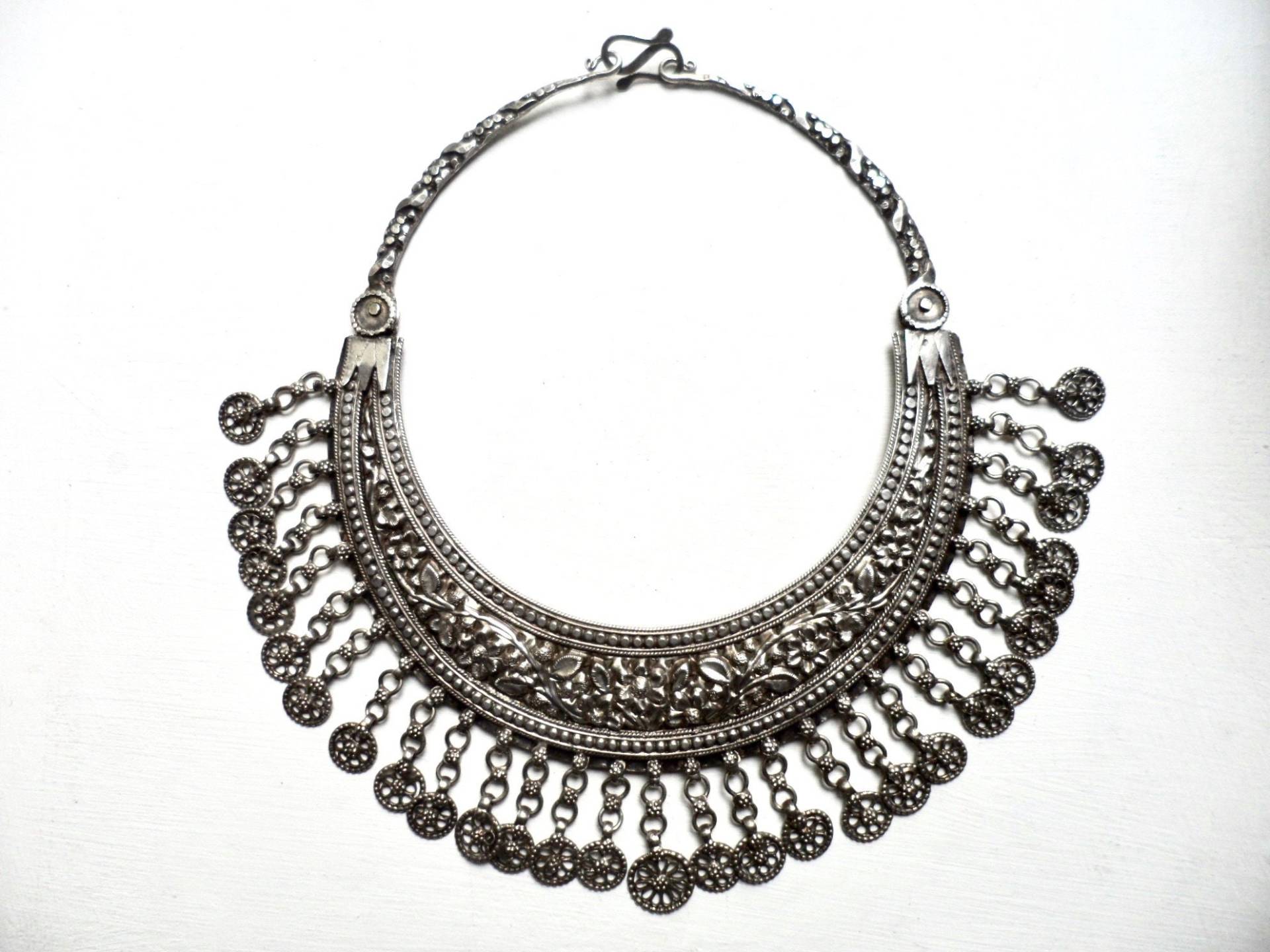 Antike Silberne Mondkette | Chamel, 19. Jahrhundert, Uttar Pradesh, Indien Antike Silberne Mondkette | Chamel, 19. Jahrhundert, Uttar Pradesh, Indien von HandmadeMala