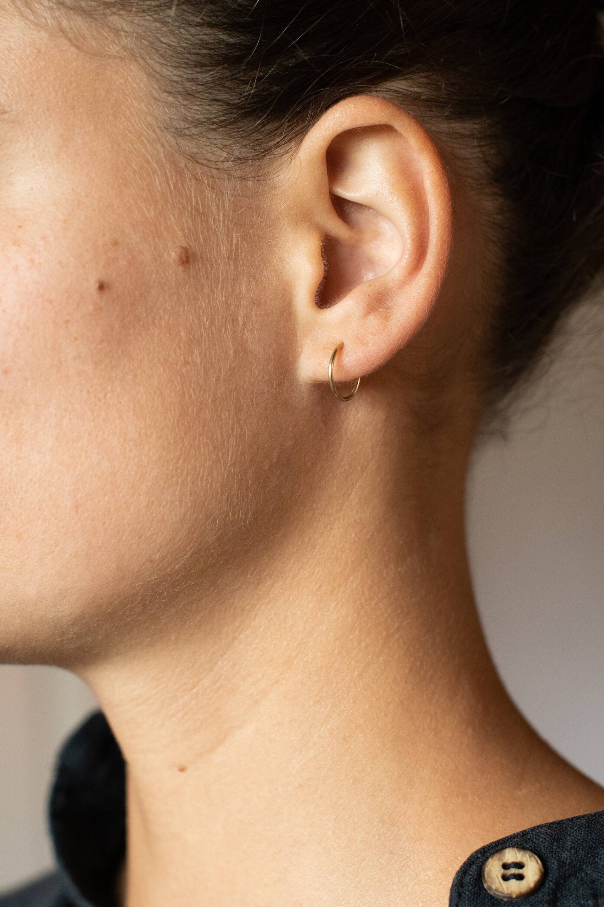 1mm Echt 8K Gold Minimalist Hoop Ohrring Conch Piercingring 10mm 1mm Echt 8K Gold Minimalist Hoop Ohrring Conch Piercingring 10mm von HandmadeNinalu