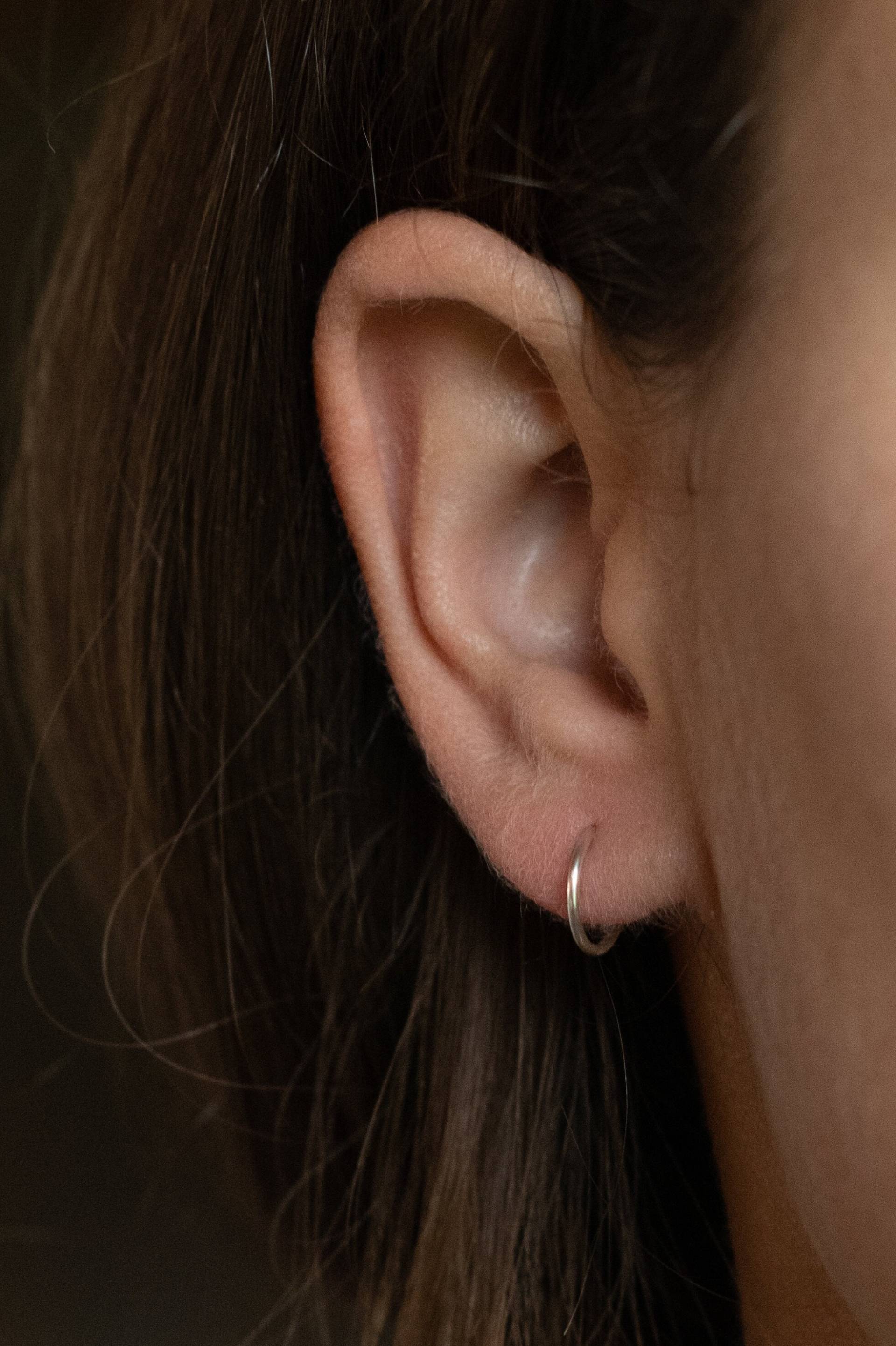 1mm Minimalist Hoop Ohrring Conch Piercingring Eco Silber 1mm Minimalist Hoop Ohrring Conch Piercingring Eco Silber von HandmadeNinalu