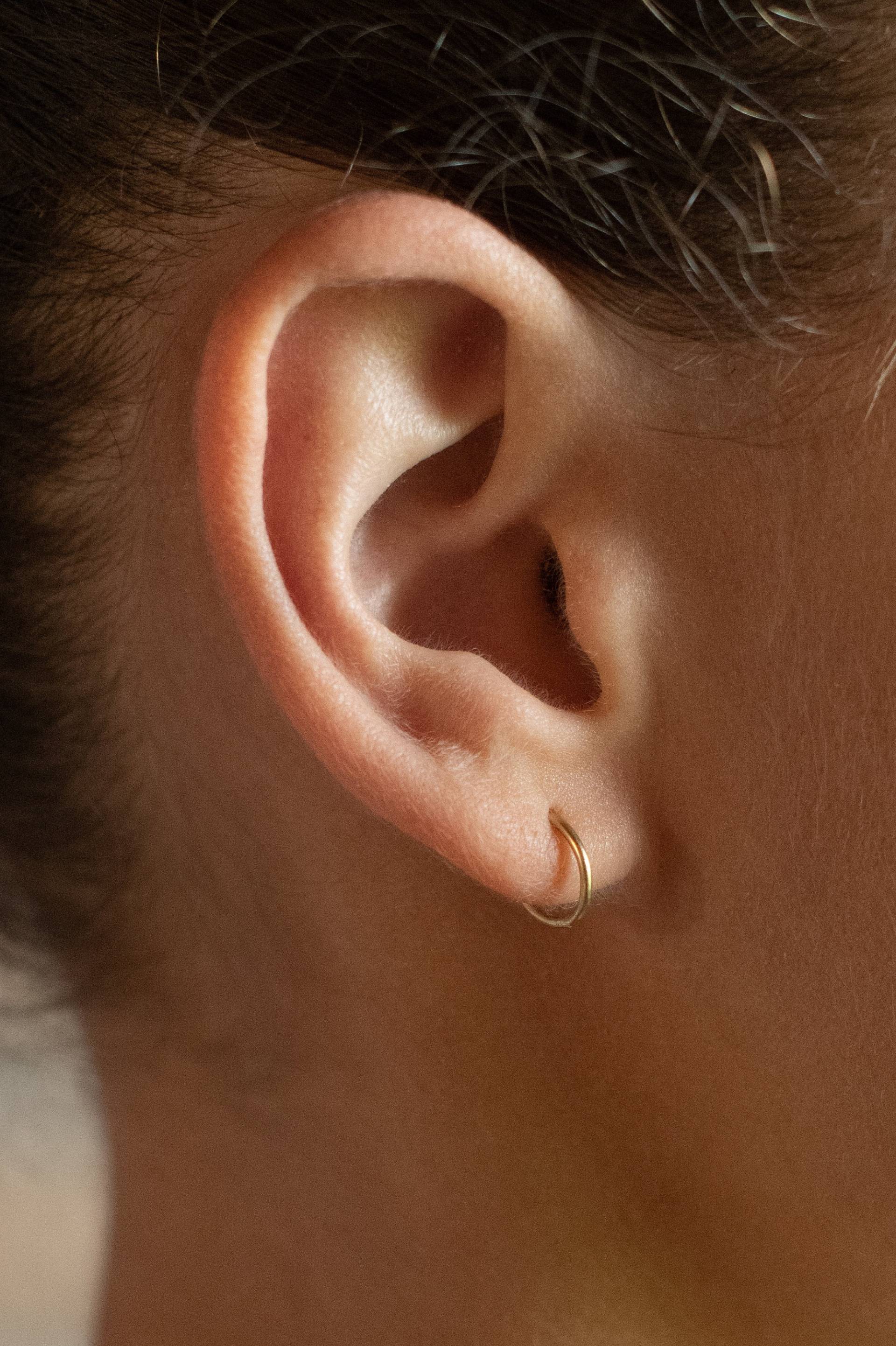 Echt 8K Gold Minimalist Hoop Ohrring Conch Piercingring 8mm Echt 8K Gold Minimalist Hoop Ohrring Conch Piercingring 8mm von HandmadeNinalu
