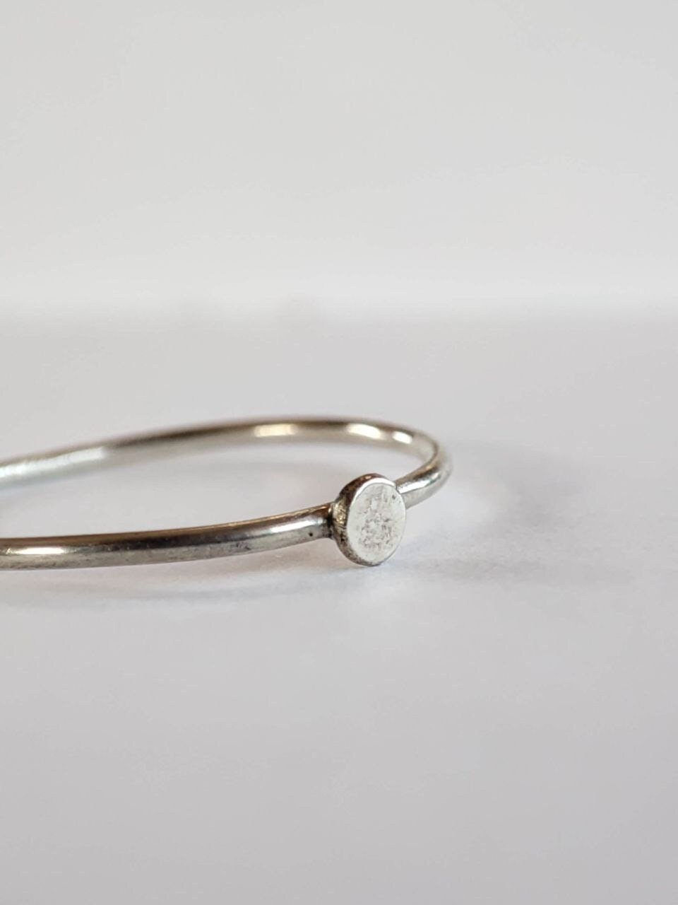 Minimal Punkt Ring Aus Nachhaltigem Silber Minimal Punkt Ring Aus Nachhaltigem Silber von HandmadeNinalu