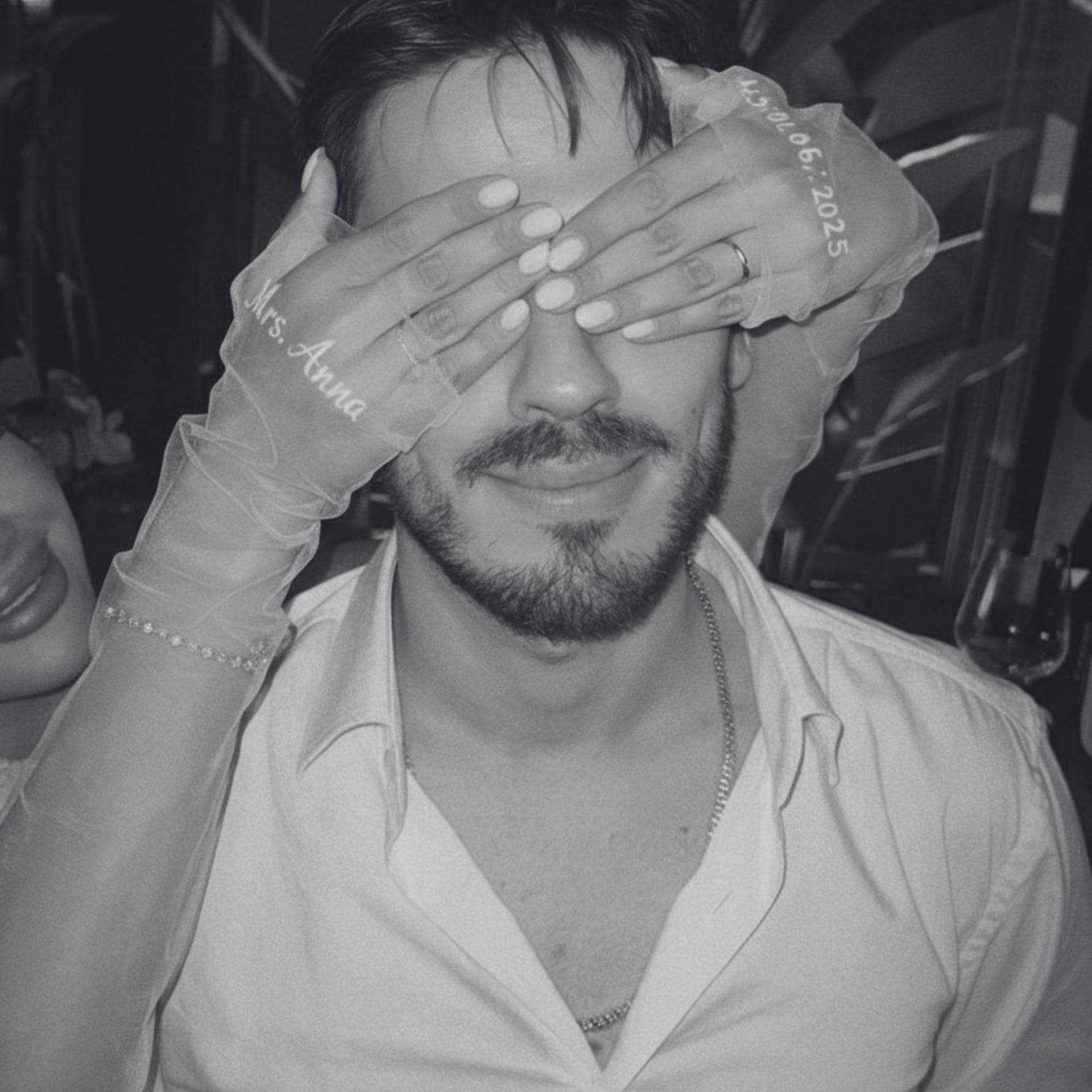 Braut/Hochzeitshandschuhe Ärmel, Personalisierte Hochzeitshandschuhe, Braut-Accessoire, Hochzeitsdatum Handschuhe, Individuell Gestickte von HandmadeSocksShop