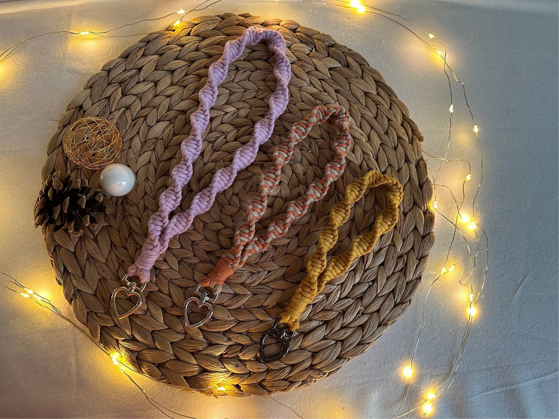 Schlüsselanhänger Makramee/Schlüsselband Boho in Verschiedenen Farben Und Größen Schlüsselanhänger Makramee/Schlüsselband Boho in Verschiedenen Farben Und Größen von HandmadeStuffBySonja