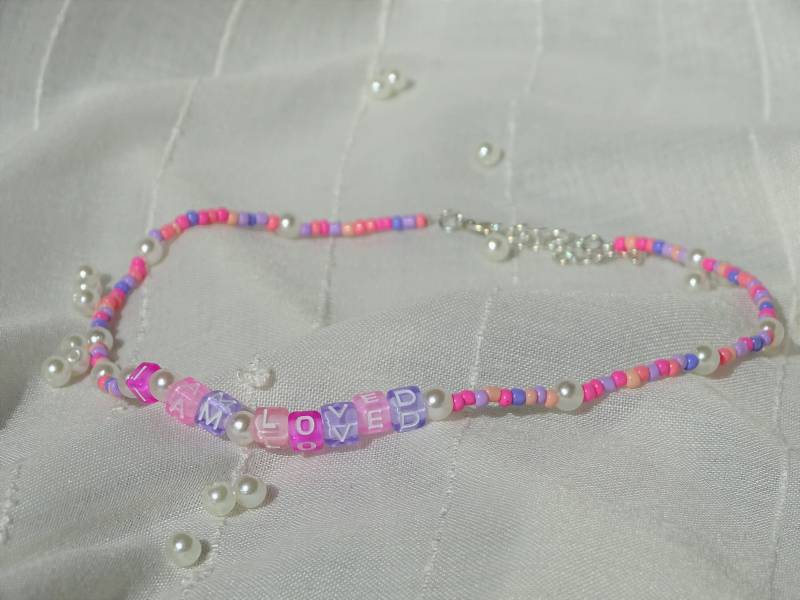 I Am Loved | Pinke Perlenkette von HandmadeTalesbyR