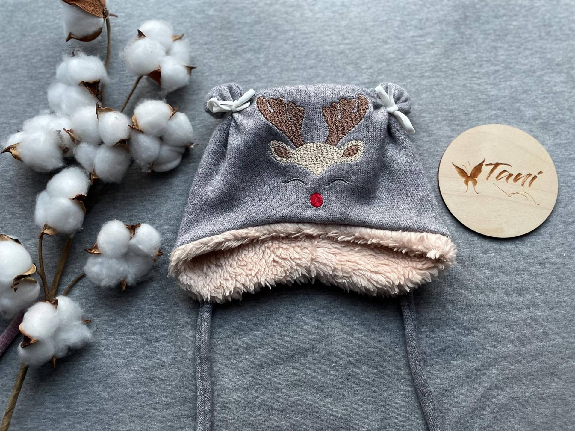 Kuschelige Kindermütze Mit Ohren Und Schleifen/Handgemacht, Bestickt, Perfekt Für Herbst & Winter Grau von HandmadeTani