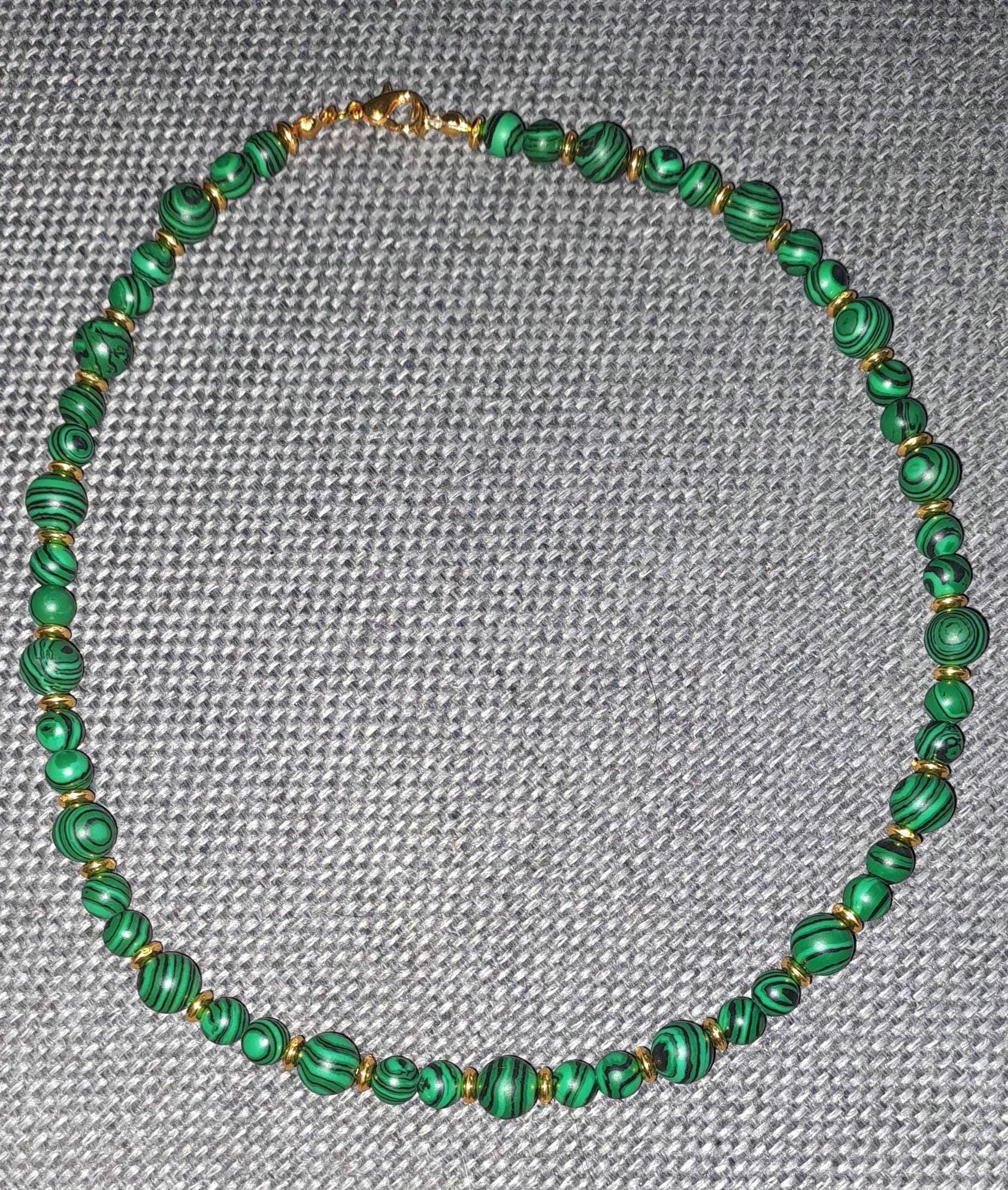 100018 Lieblingsstück.kette Aus Malachitperlen Und Goldfarbigen Elementen, 44 cm 100018 Lieblingsstück.kette Aus Malachitperlen Und Goldfarbigen Elementen, 44 cm von HandmadeWithEmpathy