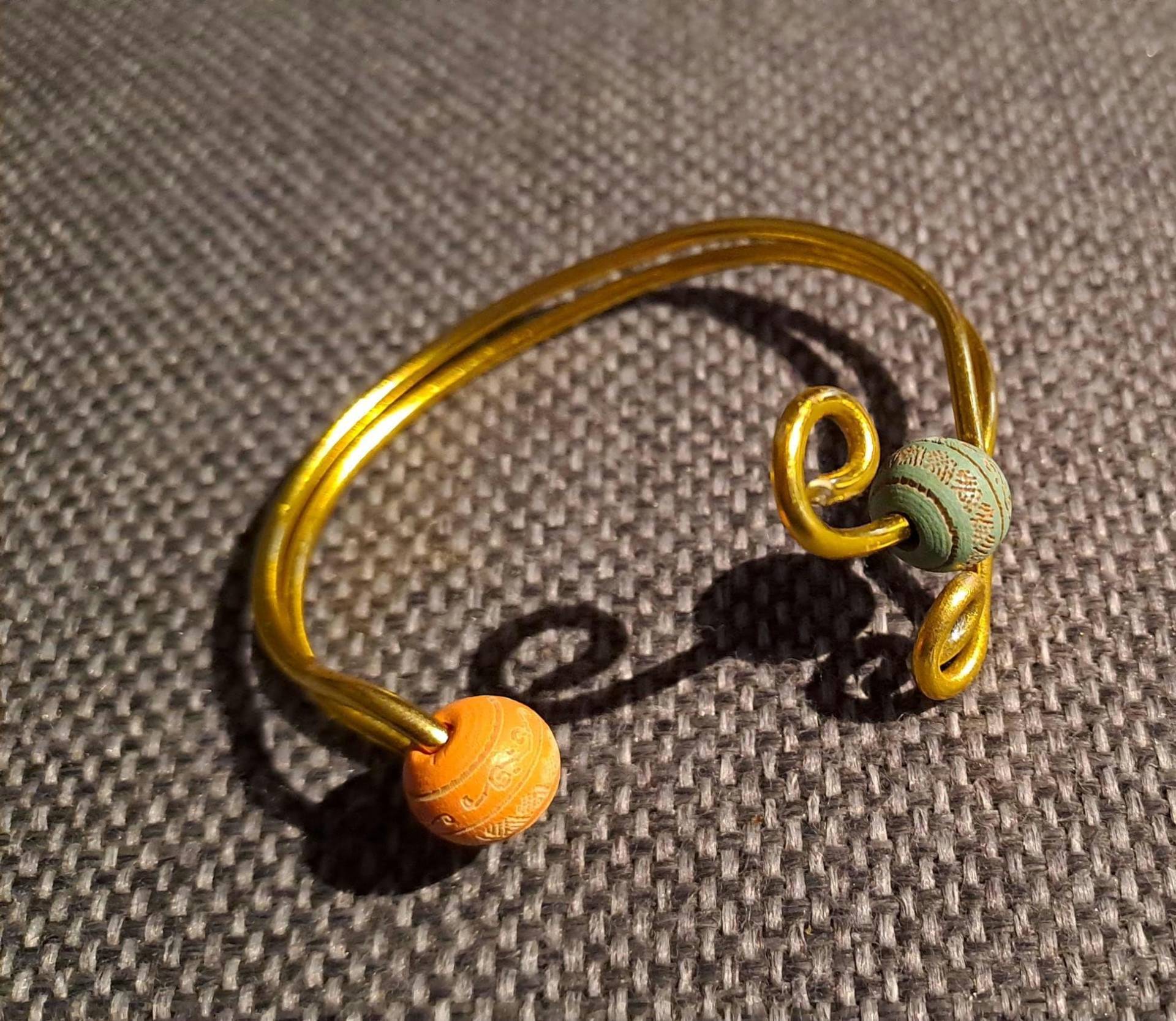 700002 Armreif Aus Draht Mit Perlen 700002 Armreif Aus Draht Mit Perlen von HandmadeWithEmpathy