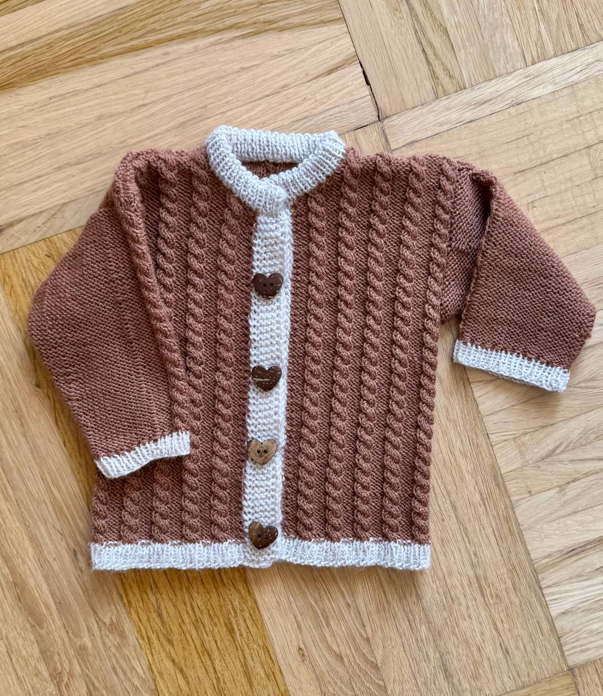strickjacke Mit Zopfmuster Gr. 62 strickjacke Mit Zopfmuster Gr. 62 von HandmadeWithLoveBri