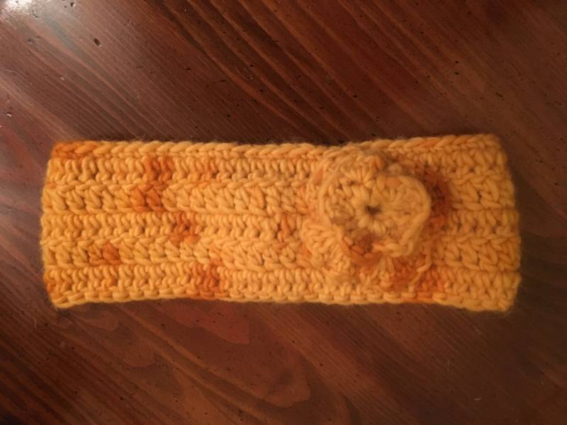 Gehäkelte Ohrwärmer von OneArtsySummer