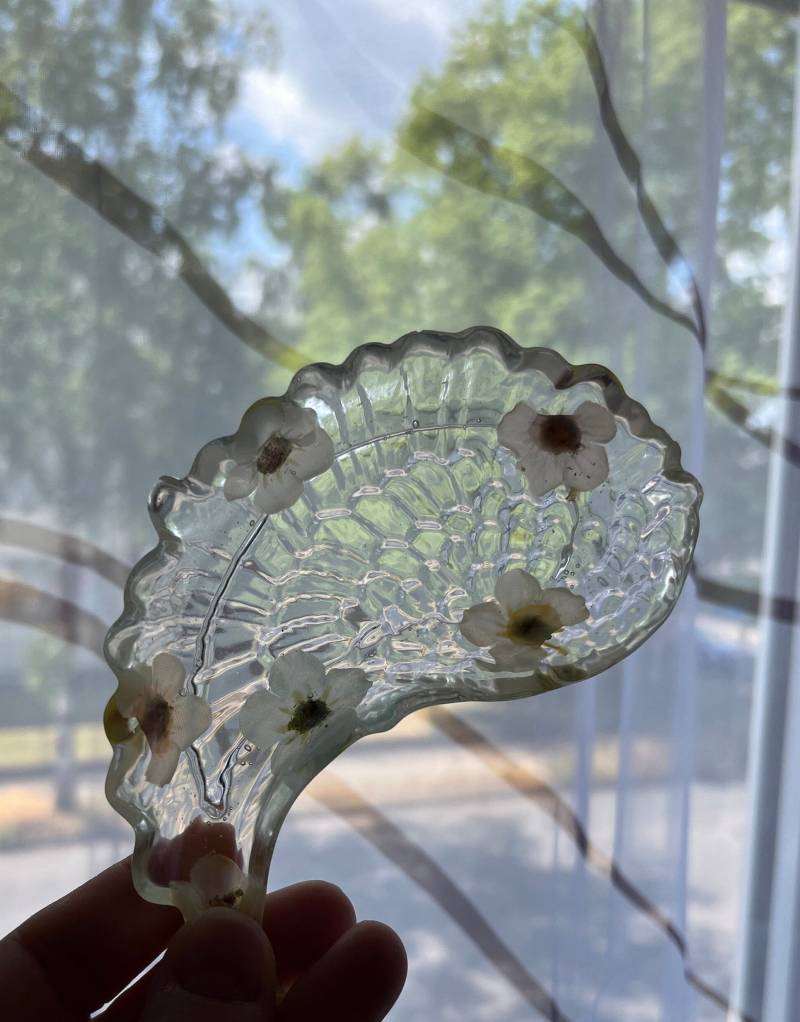 Schmuckschale Ringschale Flügel Kunstharz Resin Blüten Geschenk Deko Engelsflügel Schmuckschale Ringschale Flügel Kunstharz Resin Blüten Geschenk Deko Engelsflügel von HandmadeandStuffShop