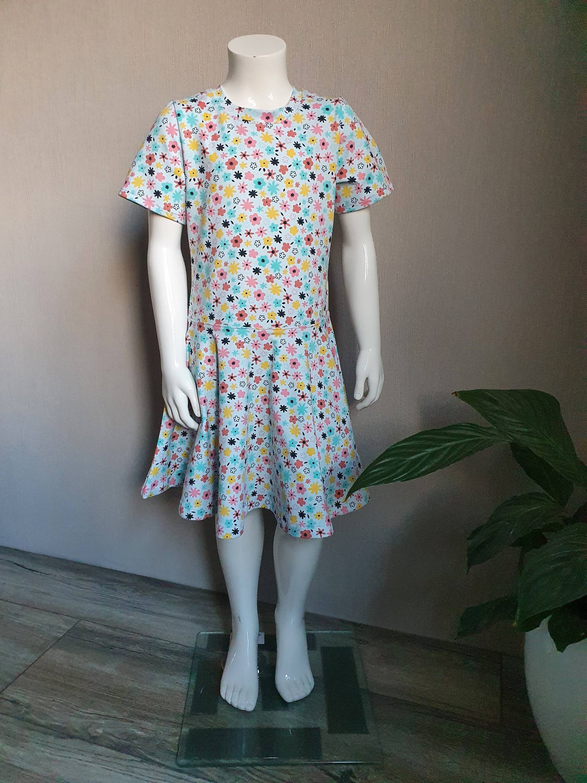 Handmade Kleid Mit Tellerrock Gr. 104 von HandmadebyAndreaH