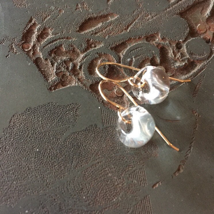 Wasser Tropfen Ohrringe - Kristall Klar Borosilikat Glas Teardrops Auf Gold Gefüllt Drähte Auch Erhältlich in Sterling Silber Wasser Tropfen Ohrringe - Kristall Klar Borosilikat Glas Teardrops Auf Gold Gefüllt Drähte Auch Erhältlich in Sterling Silber von HandmadebyAnnePotter