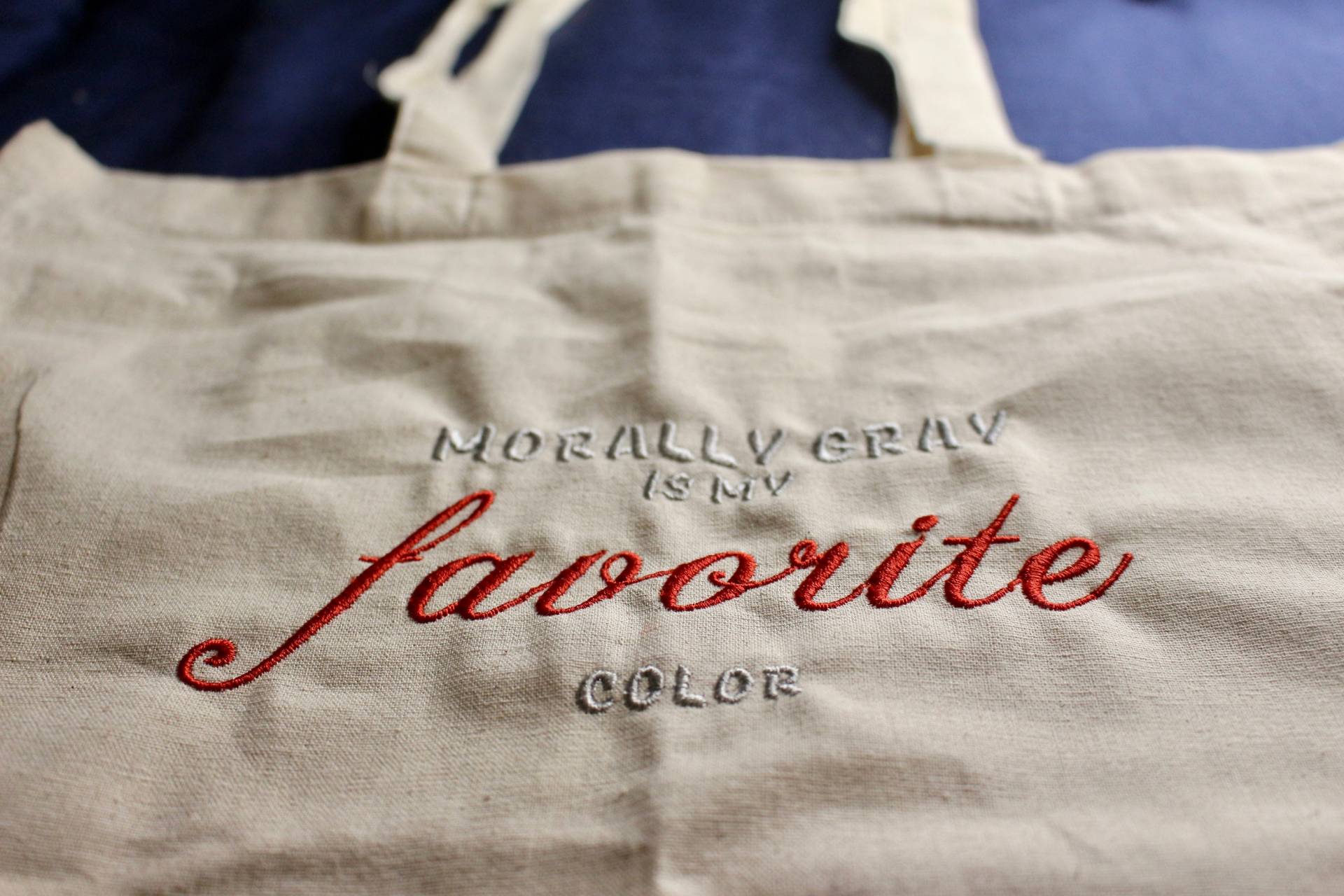 Moralgrau Ist Meine Lieblingsfarbe - Tragetasche von HandmadebyBeeCrafts