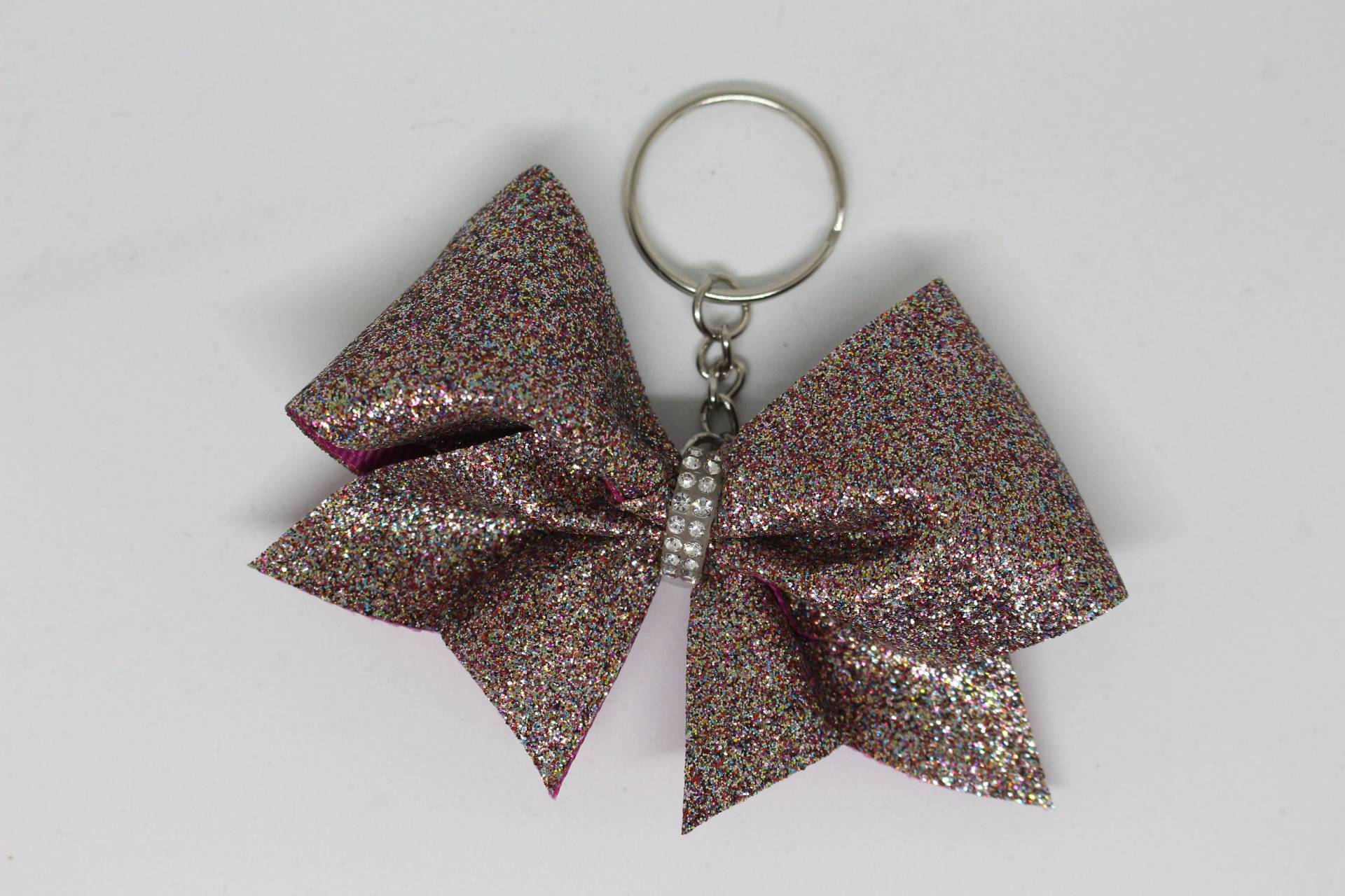 Schlüsselanhänger Cheer Bow von HandmadebyBeeCrafts
