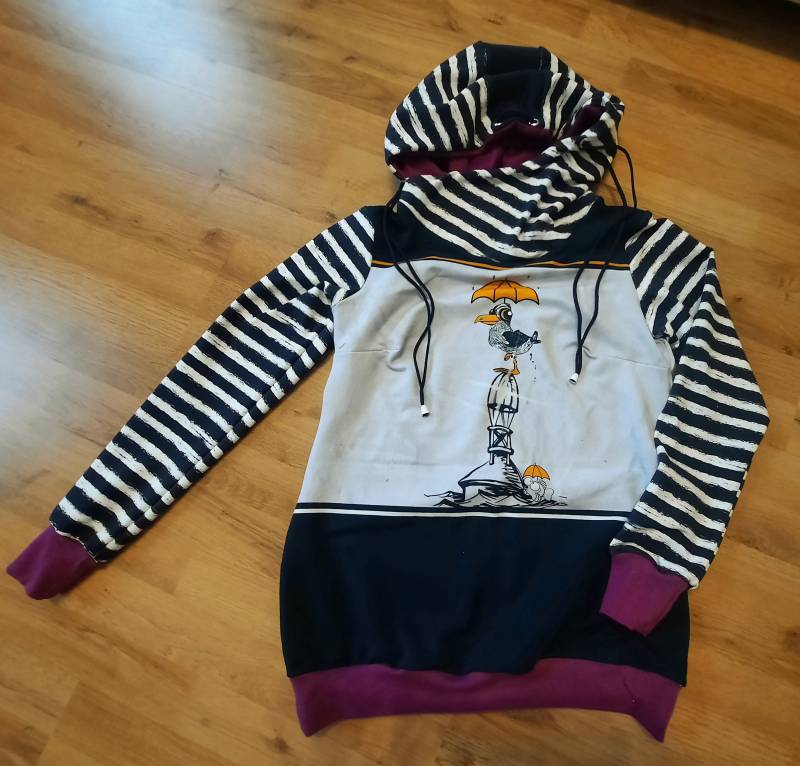 Maritimer Handmade Hoodie Größe 42 Maritimer Handmade Hoodie Größe 42 von HandmadebyJackyS