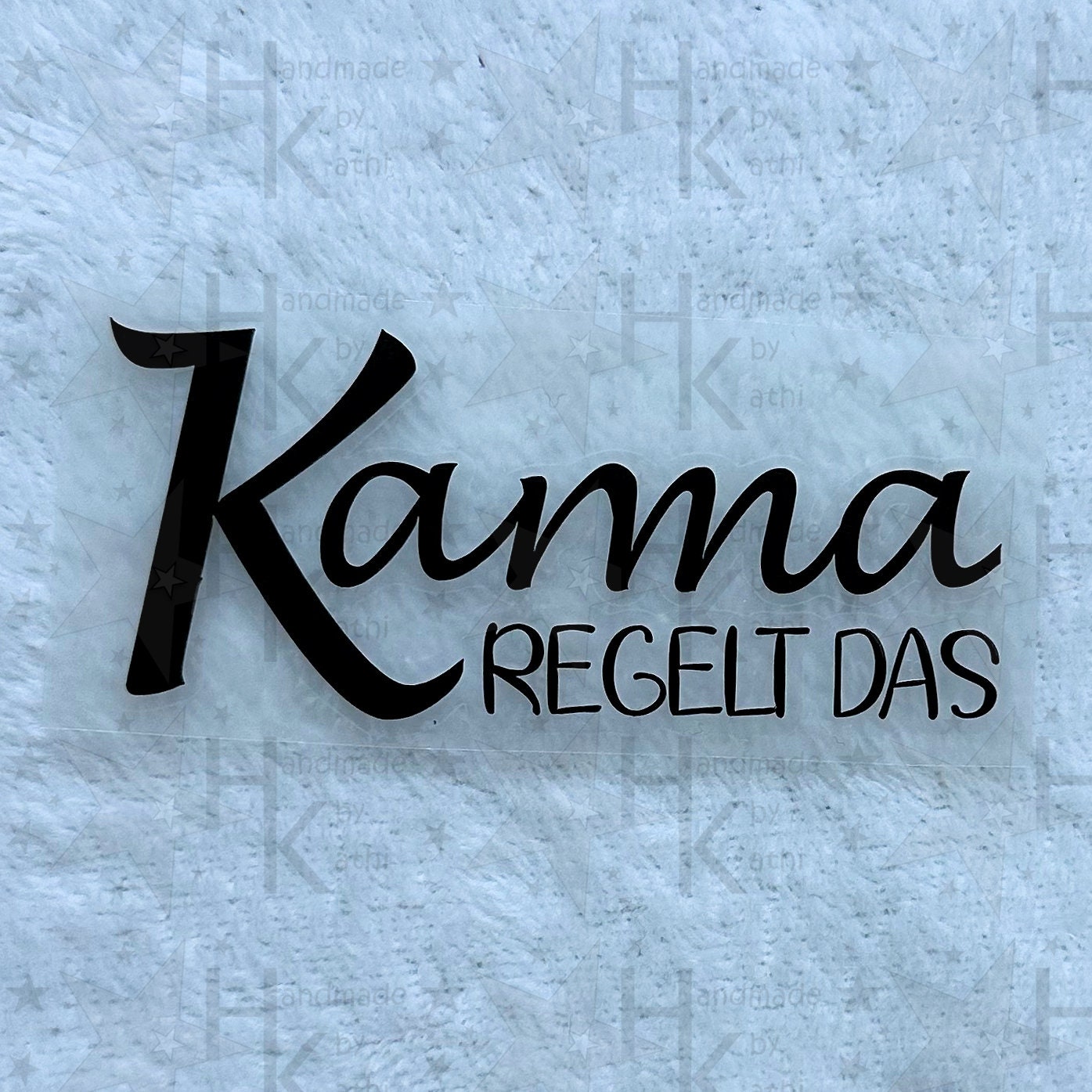 Bügelbild - Karma Regelt Das | Spruch Logo Viele Mögliche Farben Bügelbild - Karma Regelt Das | Spruch Logo Viele Mögliche Farben von HandmadebyKathi