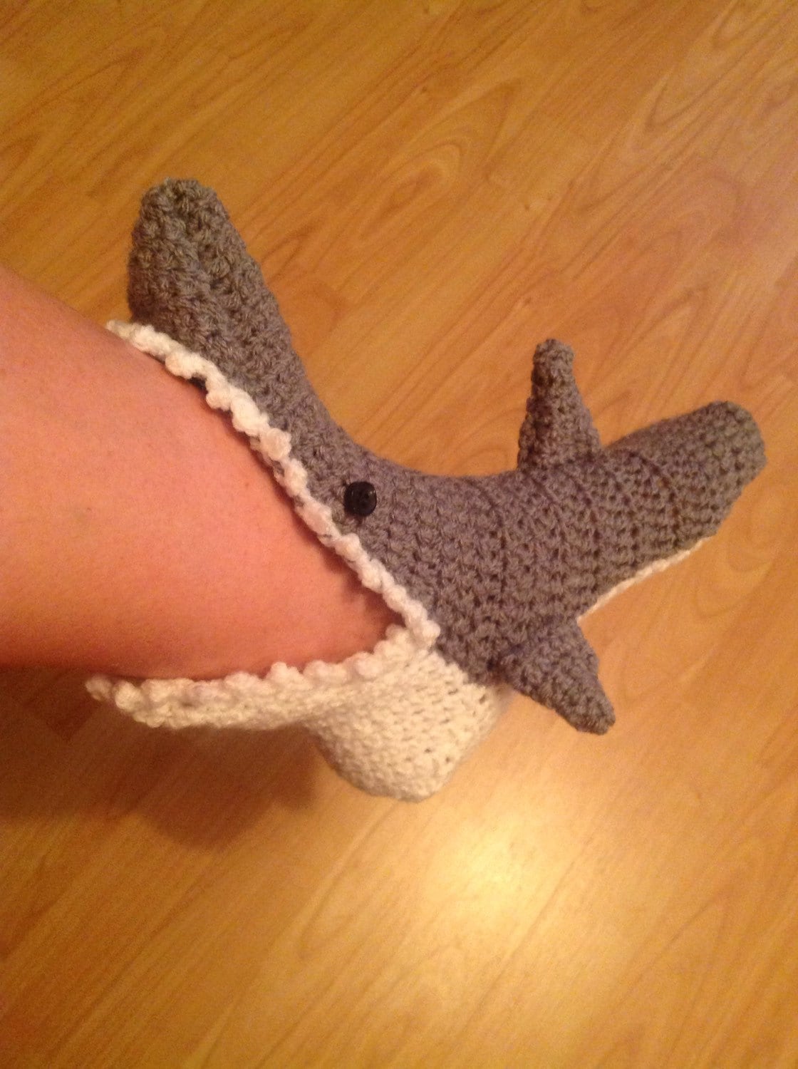 Fabelhafte Neuheit Unisex Handgehäkelte Haifischsocken - Erwachsenen- Und Kindergrößen Fabelhafte Neuheit Unisex Handgehäkelte Haifischsocken - Erwachsenen- Und Kindergrößen von HandmadebyMrsSmith