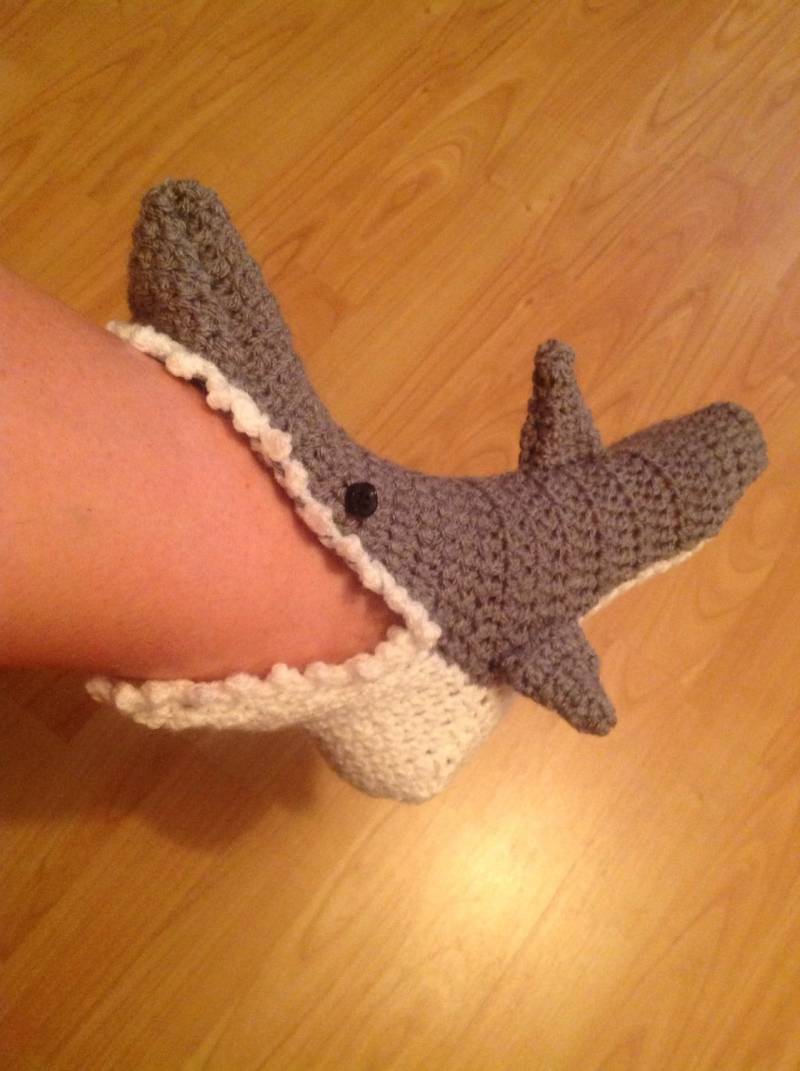 Fabelhafte Neuheit Unisex Handgehäkelte Haifischsocken - Erwachsenen- Und Kindergrößen Fabelhafte Neuheit Unisex Handgehäkelte Haifischsocken - Erwachsenen- Und Kindergrößen von HandmadebyMrsSmith