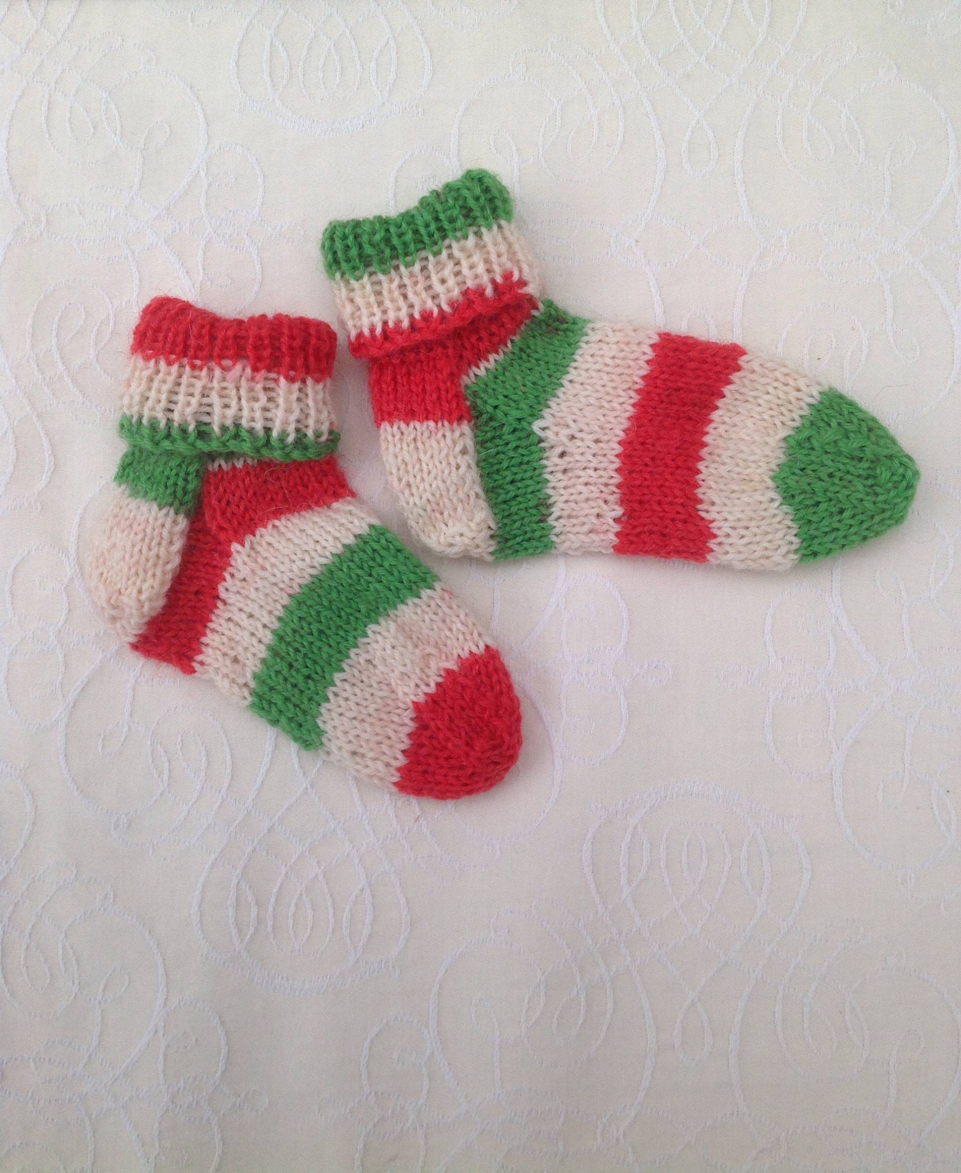 Super Süße Wollmischung Grün, Rot & Elfenbein Gestreifte Baby Socken - 3-6 Monate Super Süße Wollmischung Grün, Rot & Elfenbein Gestreifte Baby Socken - 3-6 Monate von HandmadebyMrsSmith