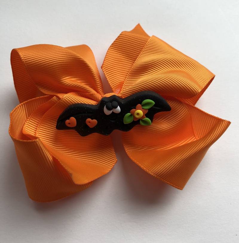 Gruselige Fledermaus-Haar-Bow(Choice Of Two Colors von HandmadebyRileyRose