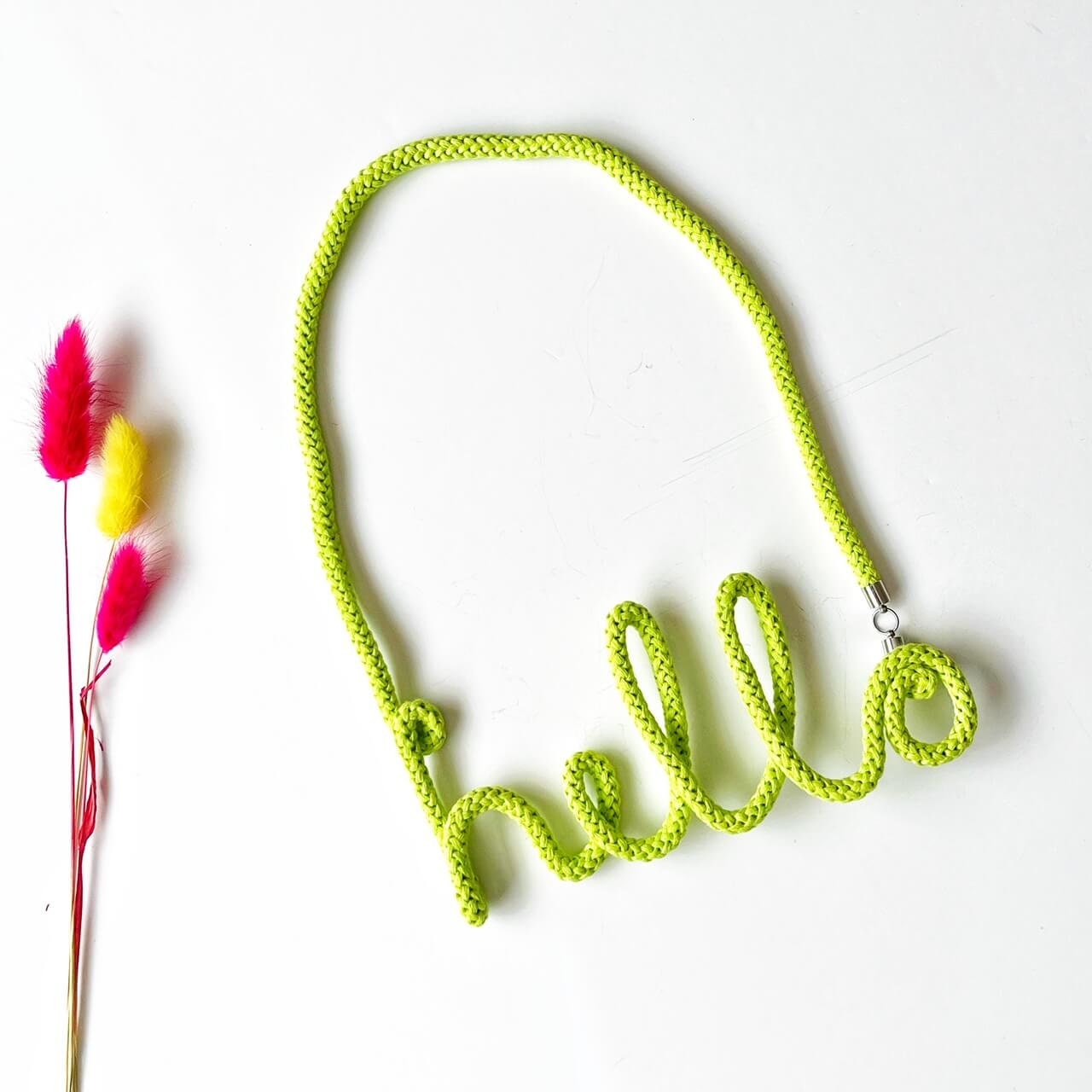 Handgemachte Halskette Mit Wort Lime Cream Cord Handgemachte Halskette Mit Wort Lime Cream Cord von HandmadebyTinni
