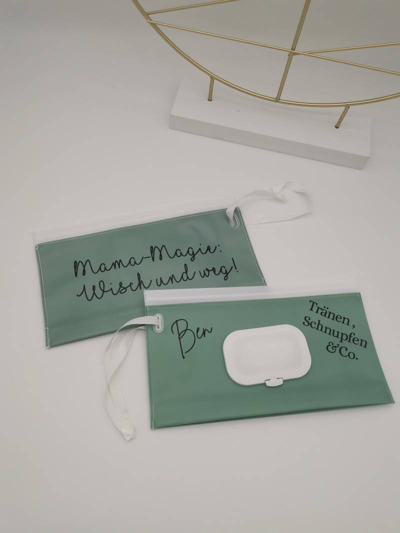 Tücher To Go - Personalisierter Spender Für Feuchttücher Oder Taschentücher Inkl. Kinderwagenbefestigung Dein Mama-Must Have von HandmadebyjaniShop