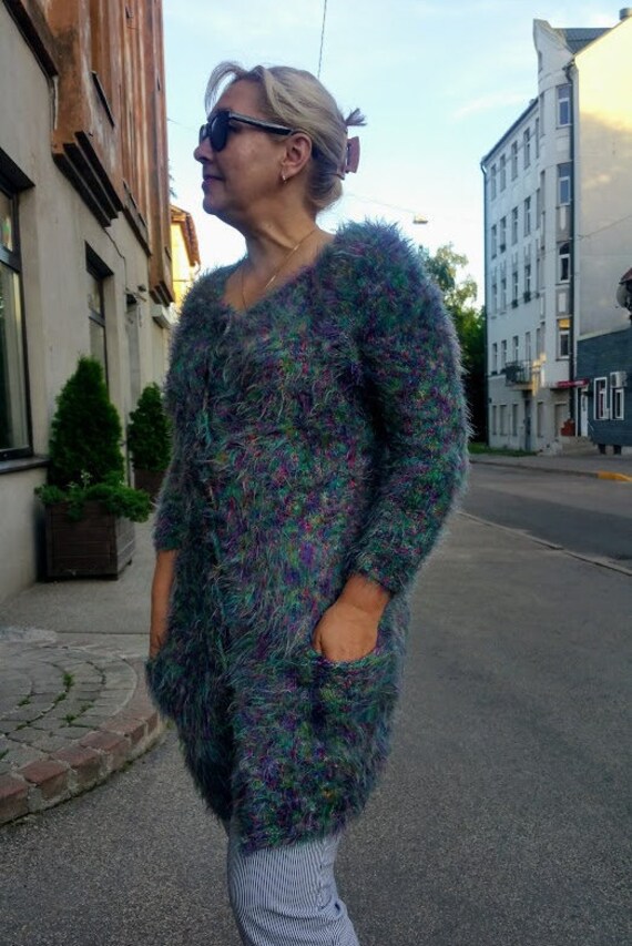 Handgestrickte Flauschige Lange Strickjacke Beatifull Chunky Mit Tasche Und Knöpfen Größe 10-12 Handgemachtes Geschenk Für Sie von HandmadeitemsLV