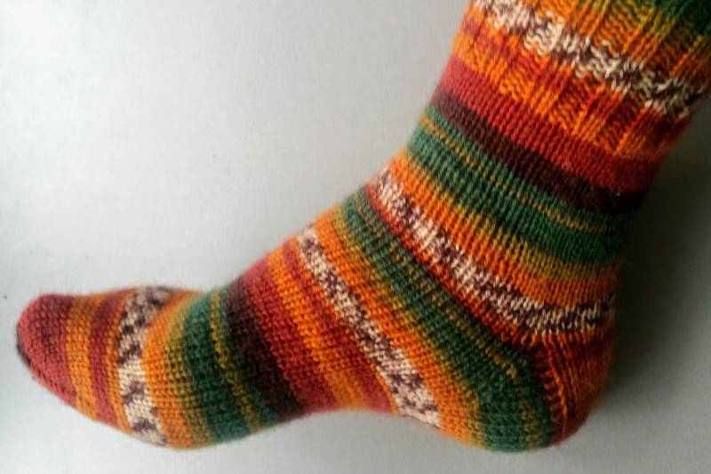 Handgestrickte Wollsocken Unisex Wandersocken in Orange Grün von HandmadeitemsLV