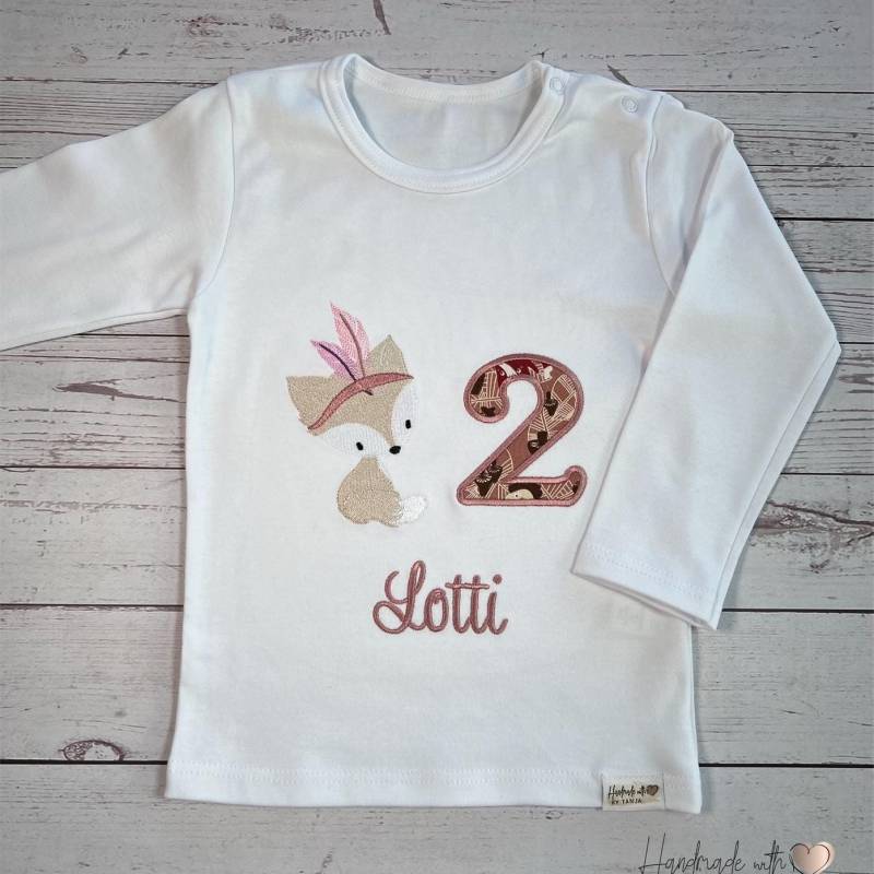 Geburtstagsshirt Mit Namen, Zahl Und Boho Fuchs Bestickt | Motiv Shirt Zum Geburtstag Mädchen Jungen Langarm T-Shirt von HandmadelovebyTanja