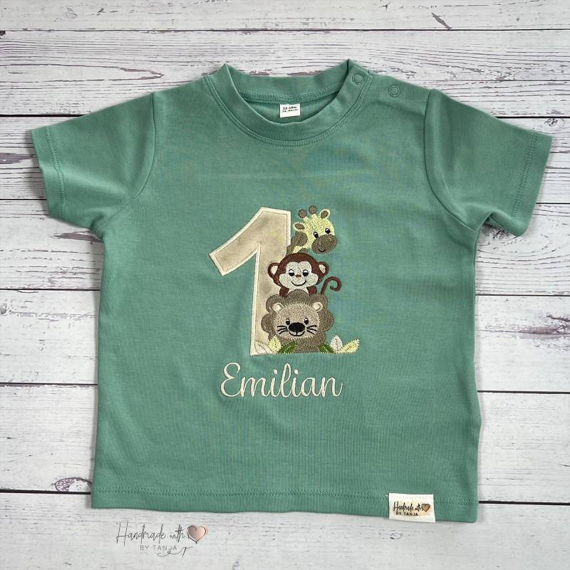 Geburtstagsshirt Mit Zahl Und Safari Tieren Bestickt I Personalisiertes T-Shirt Zum 1. Geburtstag Motivshirt Wunschnamen von HandmadelovebyTanja