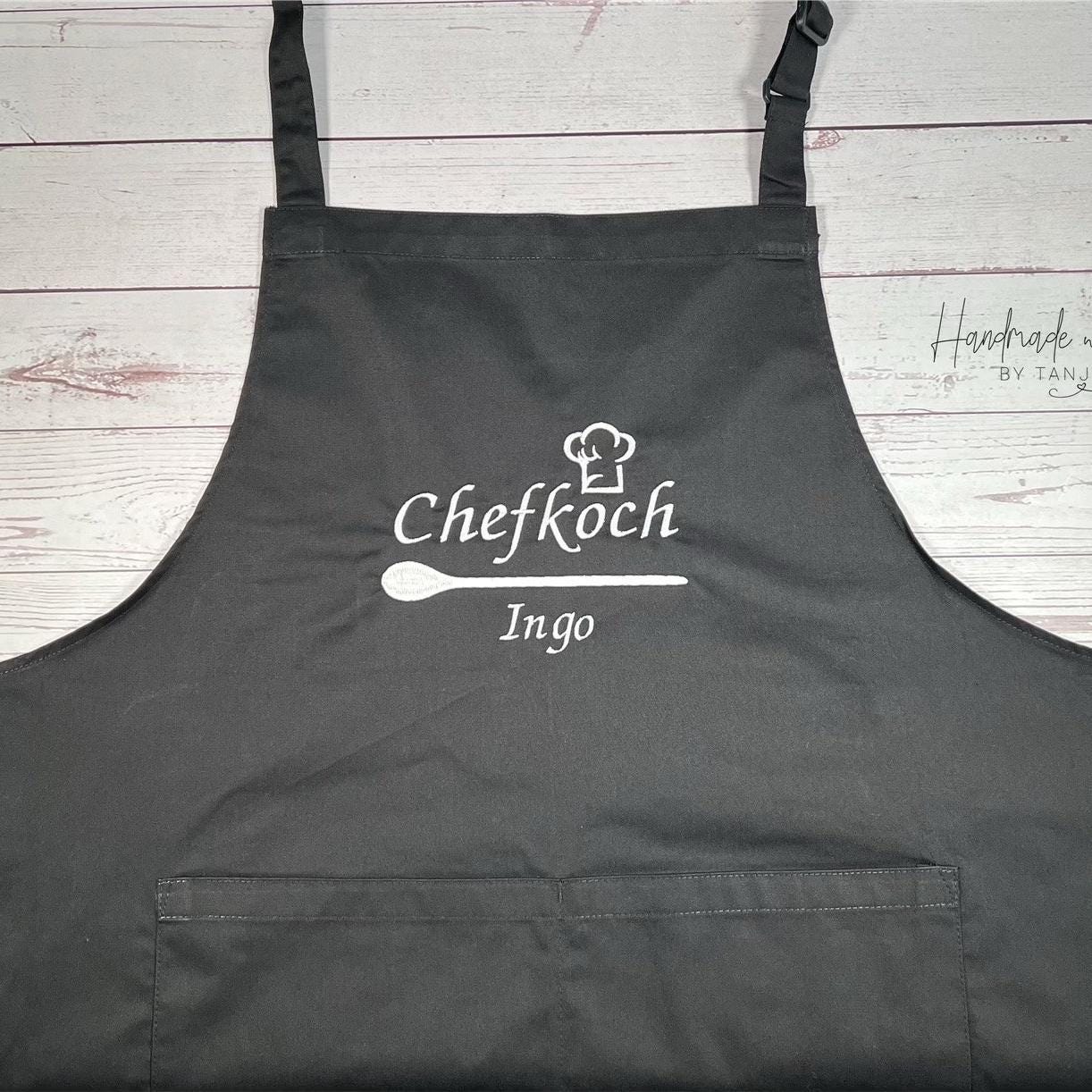 Schürze Chefkoch Mit Wunschnamen Bestickt I Personalisierte Kochschürze Backschürze Geschenkidee Männer Und Frauen von HandmadelovebyTanja