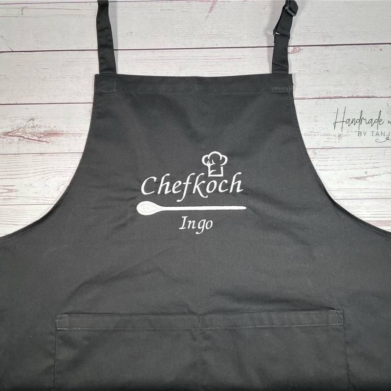 Schürze Chefkoch Mit Wunschnamen Bestickt I Personalisierte Kochschürze Backschürze Geschenkidee Männer Und Frauen von HandmadelovebyTanja