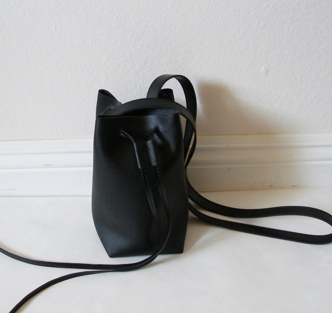 Mini Beuteltasche Aus Veganem Leder Mini Beuteltasche Aus Veganem Leder von Handmadeso