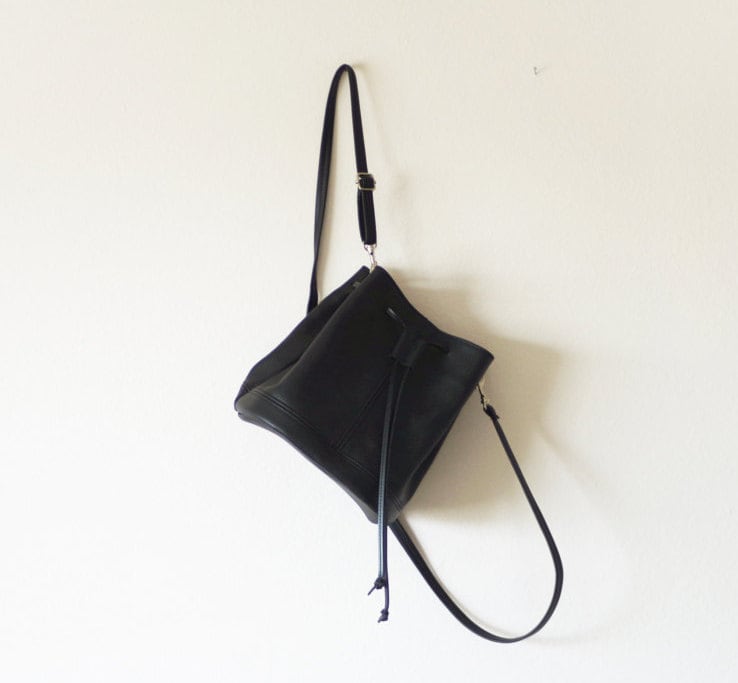 Mini-Cabrio-Eimer Aus Schwarzem Leder, Crossbody Und Rucksack Mini-Cabrio-Eimer Aus Schwarzem Leder, Crossbody Und Rucksack von Handmadeso