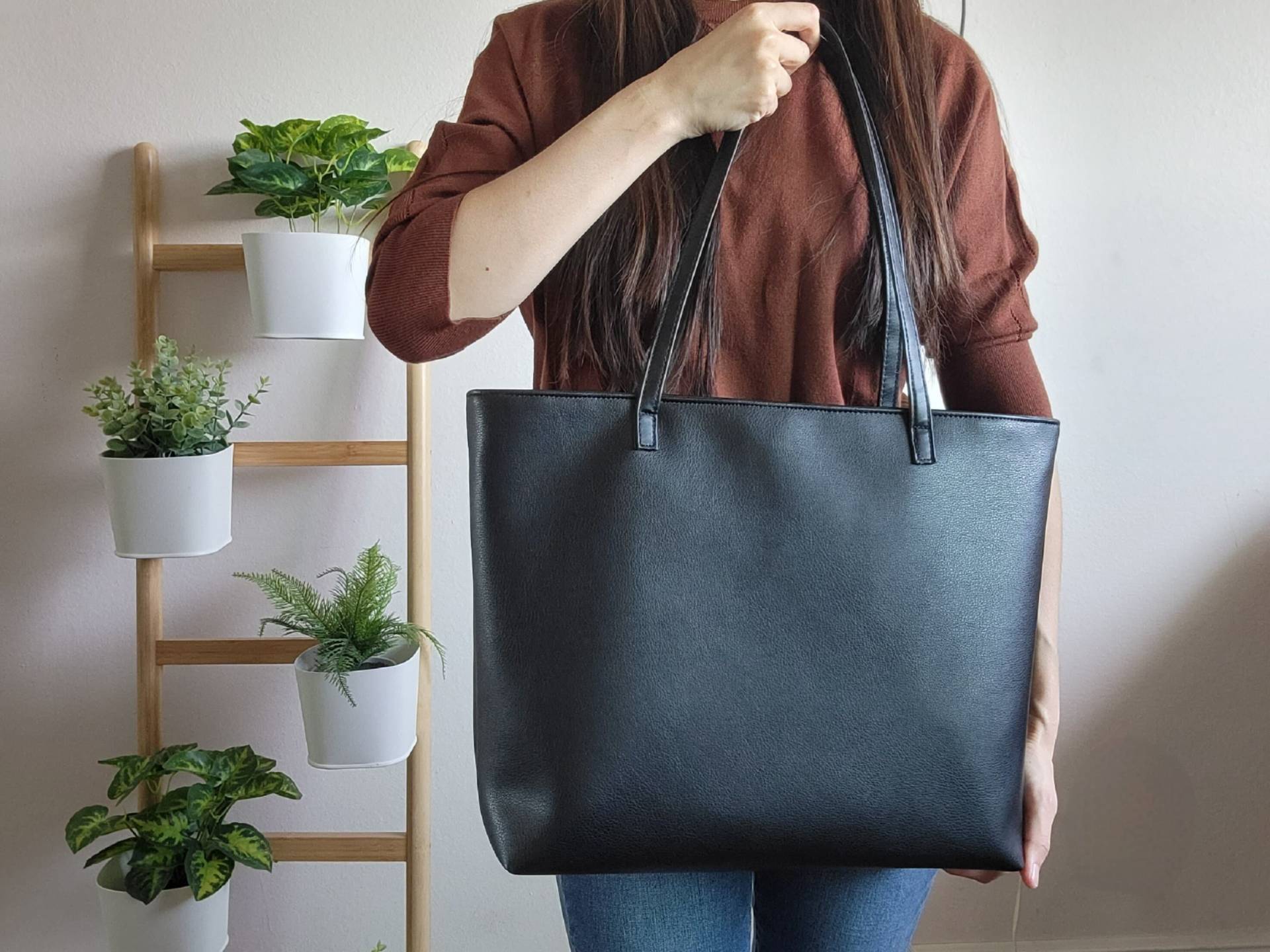 Schwarze Tasche Aus Leder Mit Reißverschluss Schwarze Tasche Aus Leder Mit Reißverschluss von Handmadeso