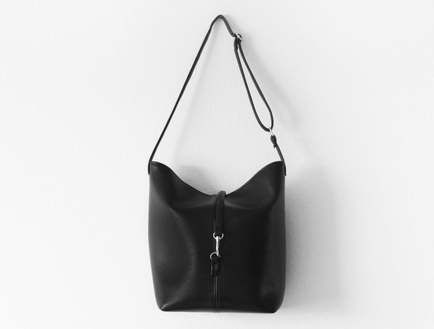 Schwarze Vegan Leder Eimer Tasche Schwarze Vegan Leder Eimer Tasche von Handmadeso
