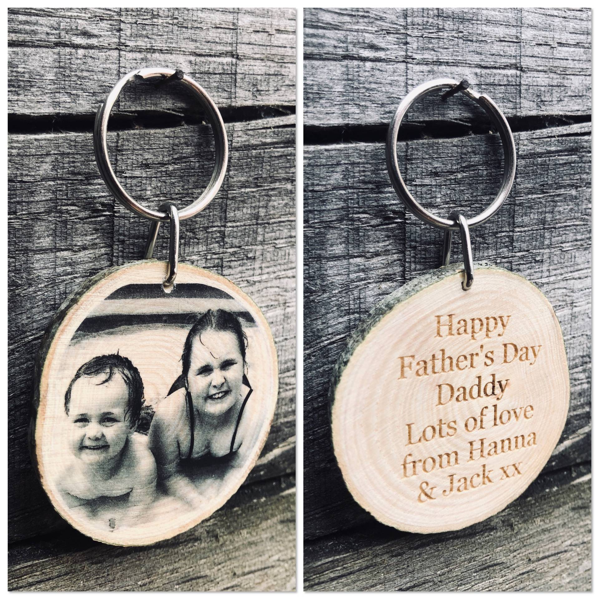 Schlüsselanhänger Aus Holz Mit Fotogravur Handgefertigtes Geschenk Eschenholz Schlüsselanhänger Aus Holz Mit Fotogravur Handgefertigtes Geschenk Eschenholz von Handmadewoodengifts1