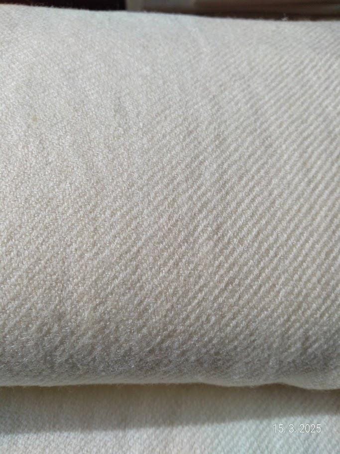 Twill 2/1 - 250 Gramm Weicher Weißer Wollstoff Handgewebt | 45 Twill 2/1 - 250 Gramm Weicher Weißer Wollstoff Handgewebt | 45 von Handmadewoolcloth