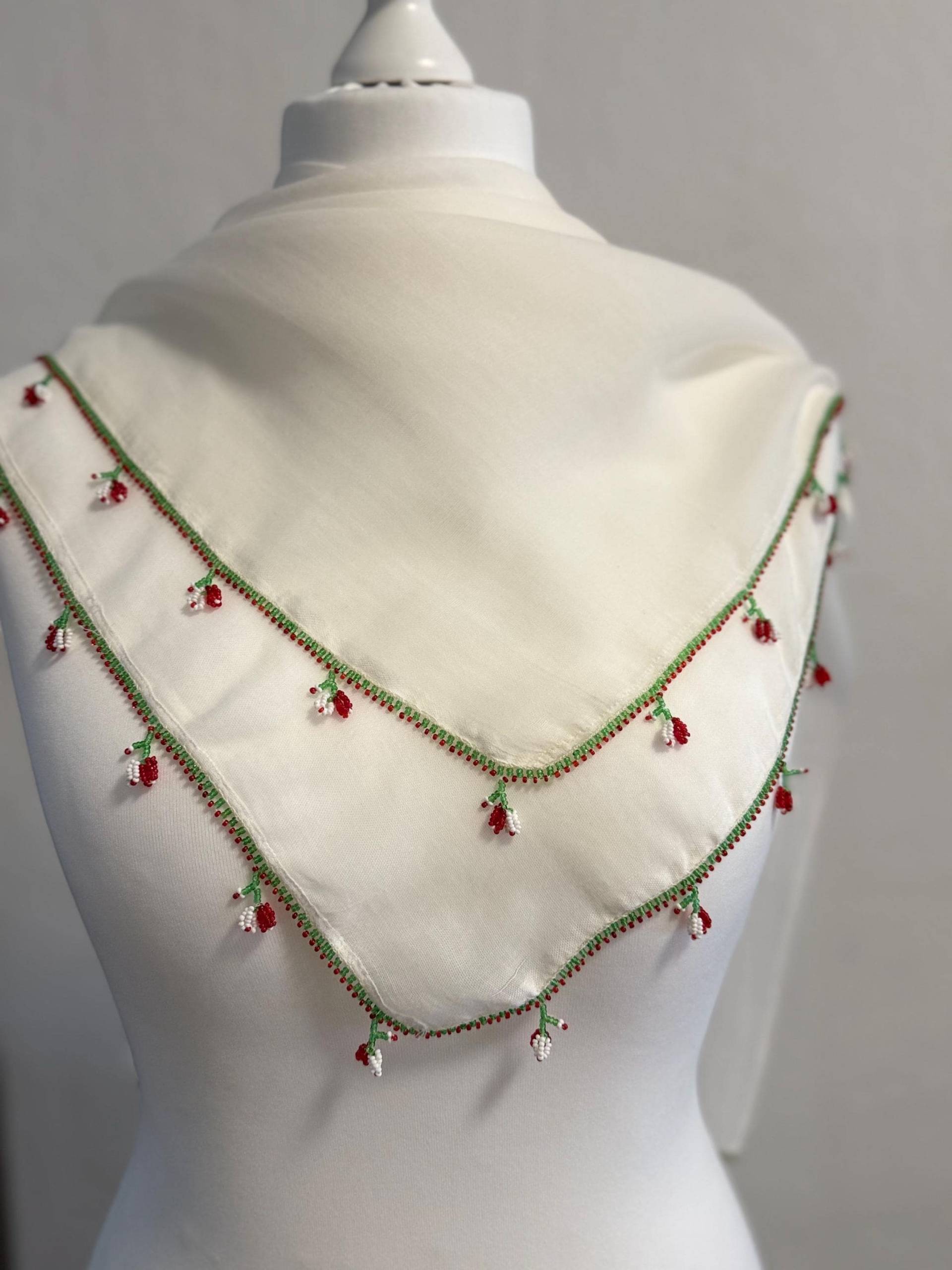 Vintage Oya Schal Tuch, Igne Oyası Boncuk Yazma. Ein Sehr Seltenes Stück Aus Den 70 Er Jahren. Der Kollektion Vintage Oya Schal Tuch, Igne Oyası Boncuk Yazma. Ein Sehr Seltenes Stück Aus Den 70 Er Jahren. Der Kollektion von Handomedobyu