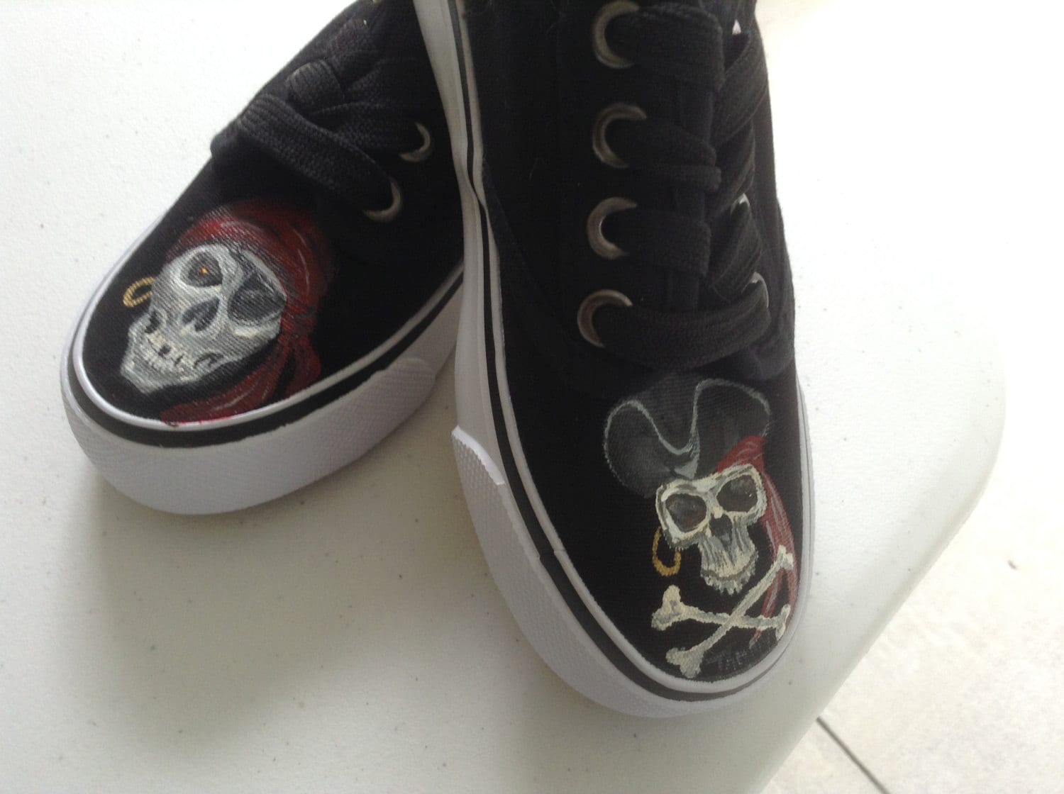 Individuelle Schuhe, Piraten Gemalt Individuelle Schuhe, Piraten Gemalt von Handpaintedbytammy