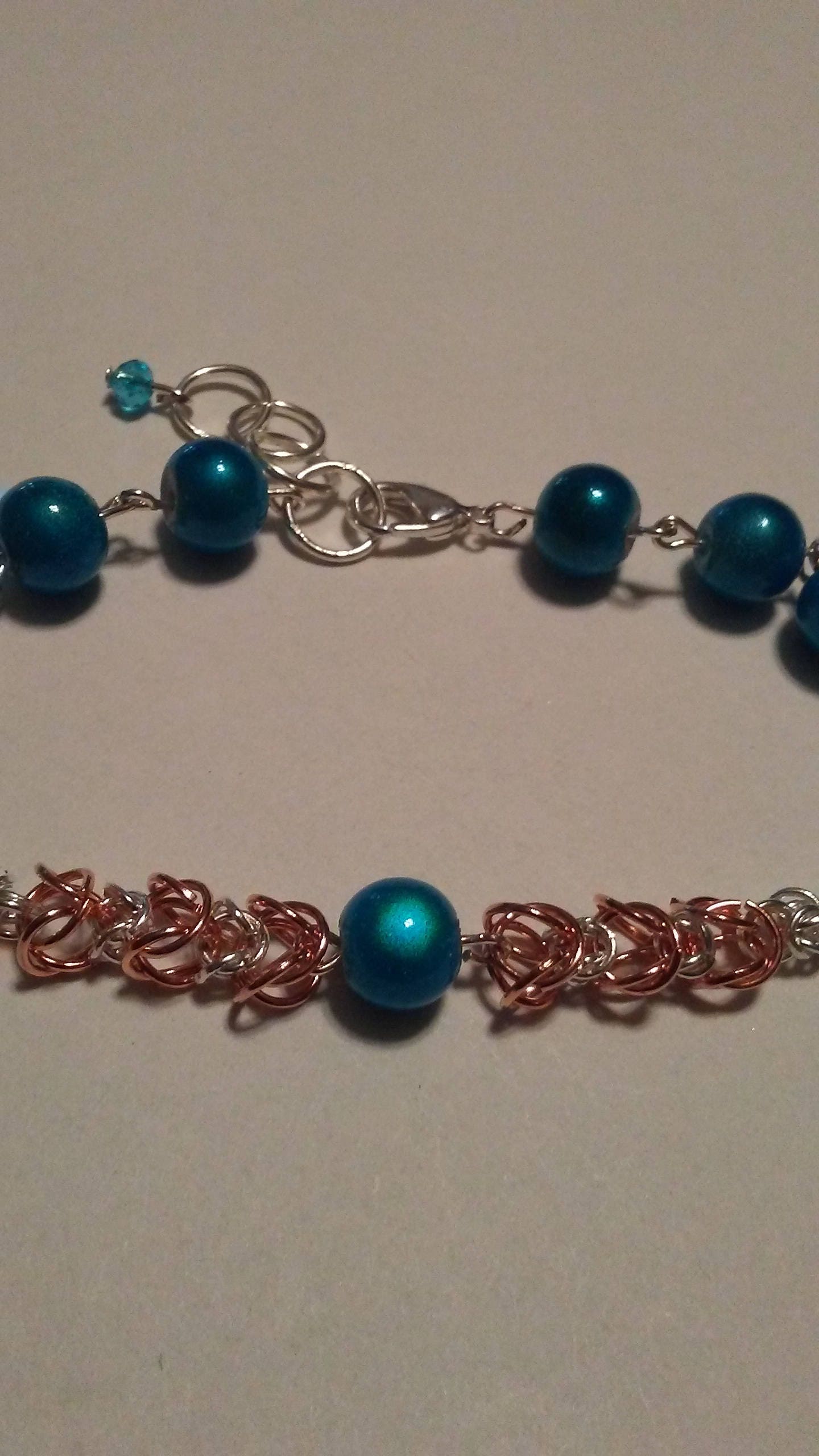 Von Hand Genäht, Blauen Perlen, Metall-Armband, Freundschaft Geschenk Von Hand Genäht, Blauen Perlen, Metall-Armband, Freundschaft Geschenk von HandpiecedCorner