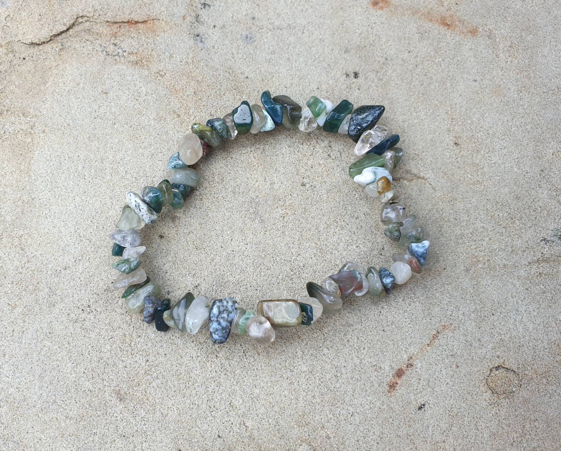 Grüne Erde Edelstein Armband Bunte Aventurin Armband, Gemischte Edelsteinkiesel Perlen, Naturstein Stretch Armband Grüne Erde Edelstein Armband Bunte Aventurin Armband, Gemischte Edelsteinkiesel Perlen, Naturstein Stretch Armband von HandraJewellery