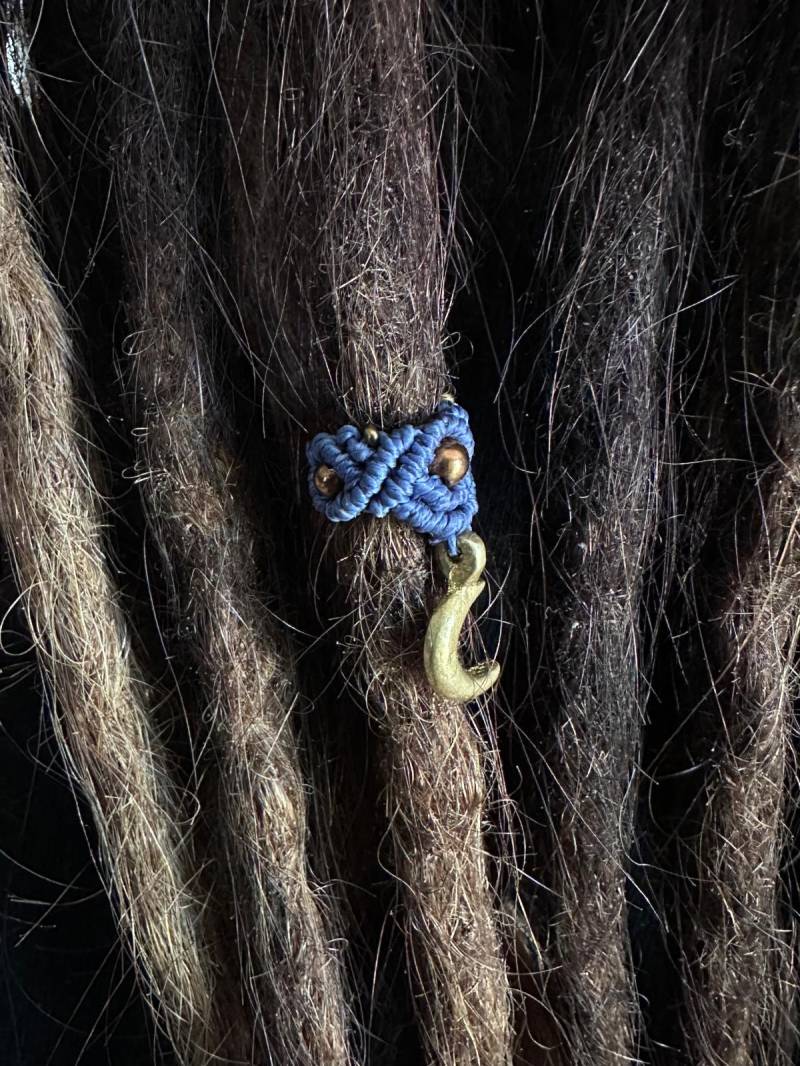 Makramee Dreadperle Messinganhänger Mond Für Dreads | Größe Personalisierbar| Handgeknüpft Dreadbead Boho Hippie Witchy von broccoliwoods