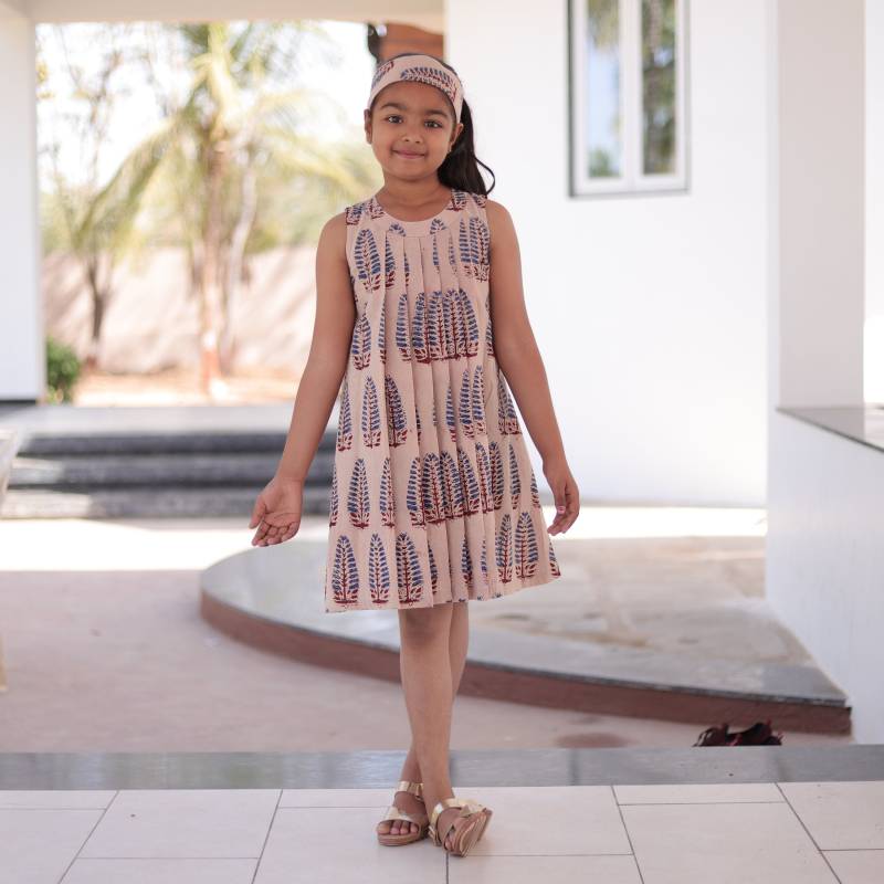 Mädchen Kinder Knielanges Gehrock Aus Reiner Handblockdruck-Baumwolle | Feiertage Und Sommer Trägt Für Mit Wunderschönen Haarband von Handsofkutch