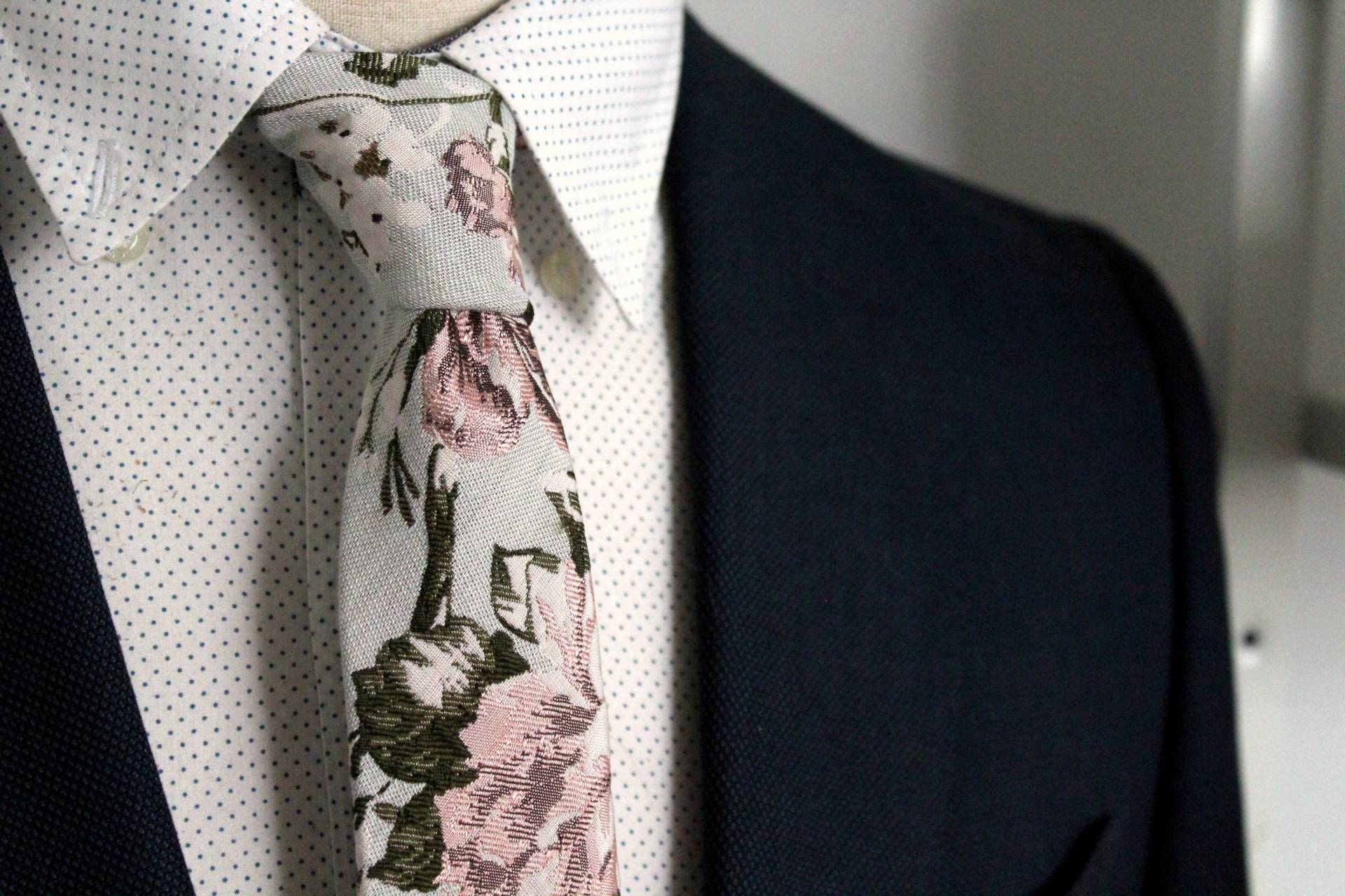 Blush Und Grau Floral Jacquard Krawatte Blush Und Grau Floral Jacquard Krawatte von HandsomeAndLace