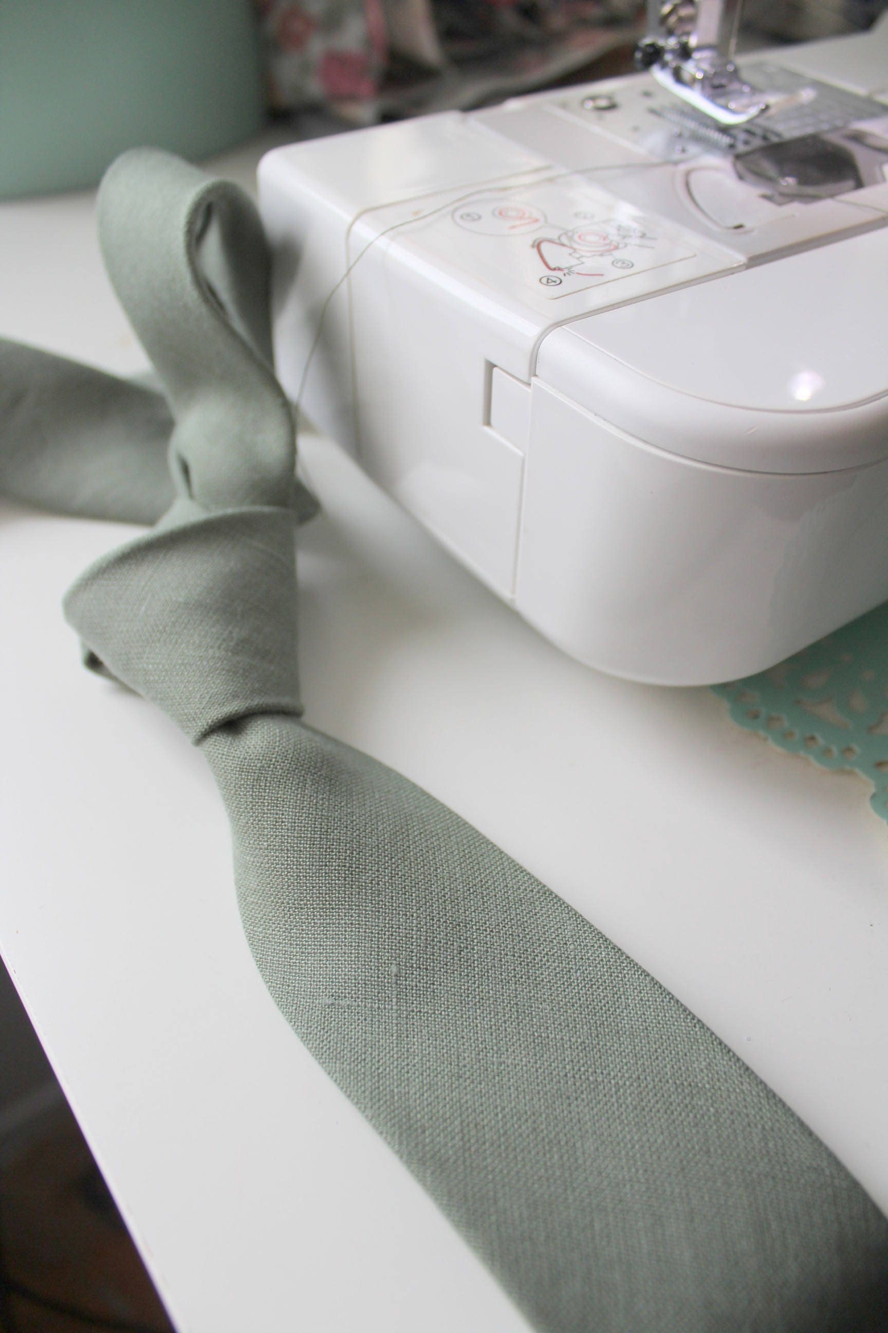 Dusty Sage Leinen Krawatte Dusty Sage Leinen Krawatte von HandsomeAndLace