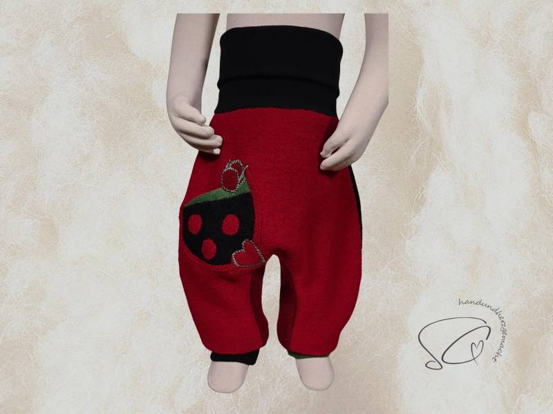 Wollwalk-Hose Kinder 74/80 Rot-Schwarz Punkte Pilz Mitwachshose 100% Wolle, Atmungsaktiv, Wärmereguliernd Kinderkleidung Handmade Unikat von Handundherzgemachtes